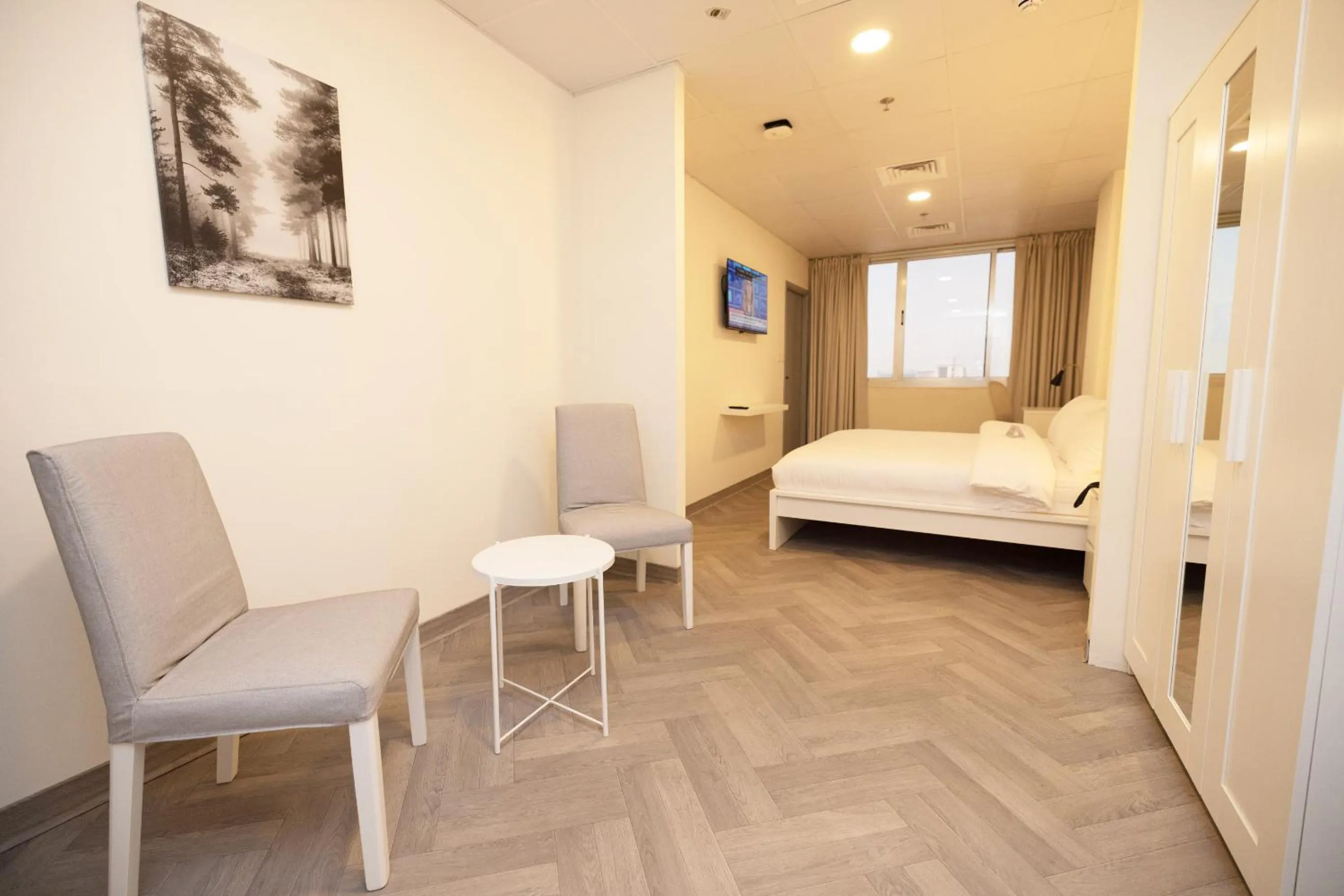 Living room, Bed in Riggae Tower Hotel