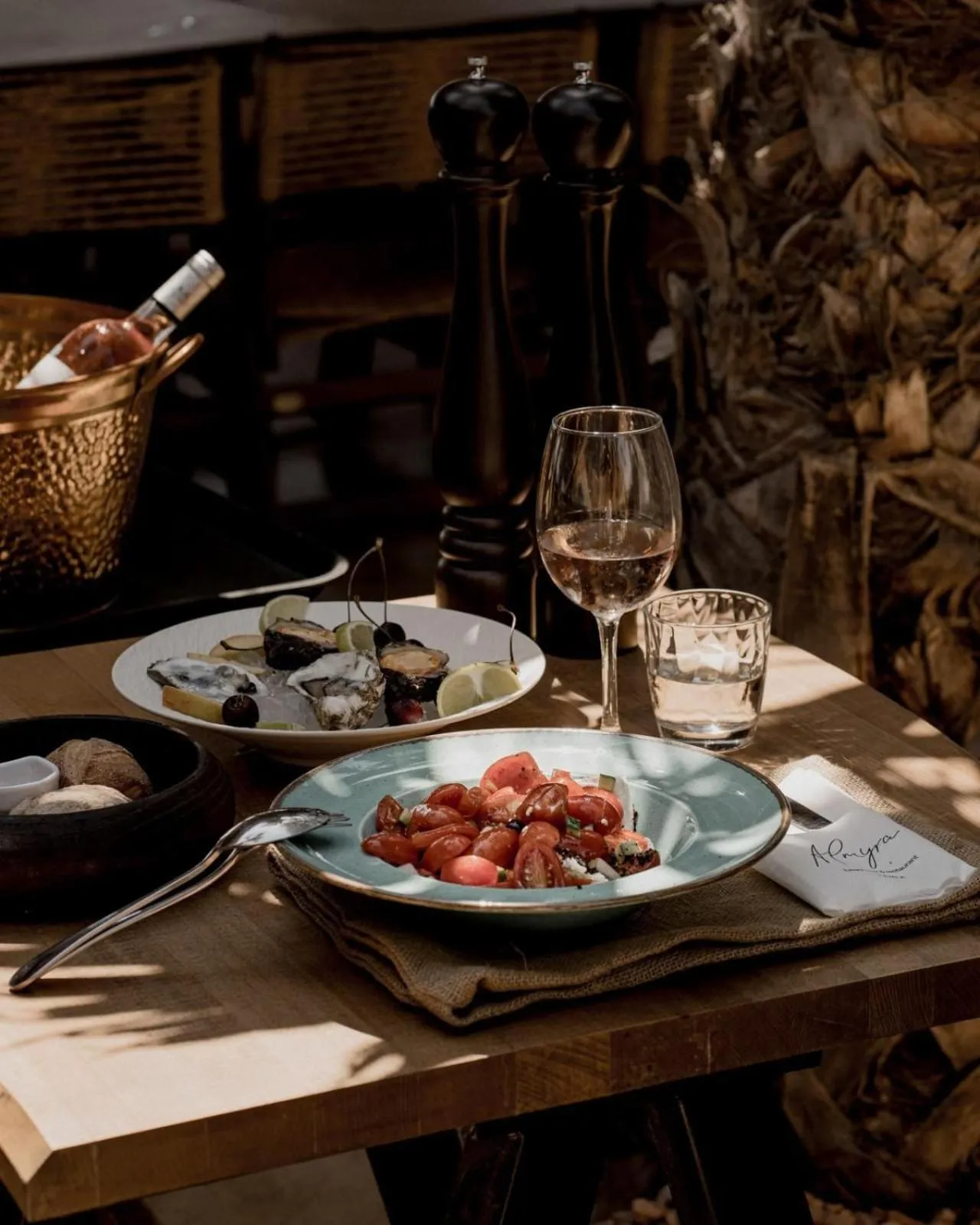 Restaurant/places to eat in Myra Hotel