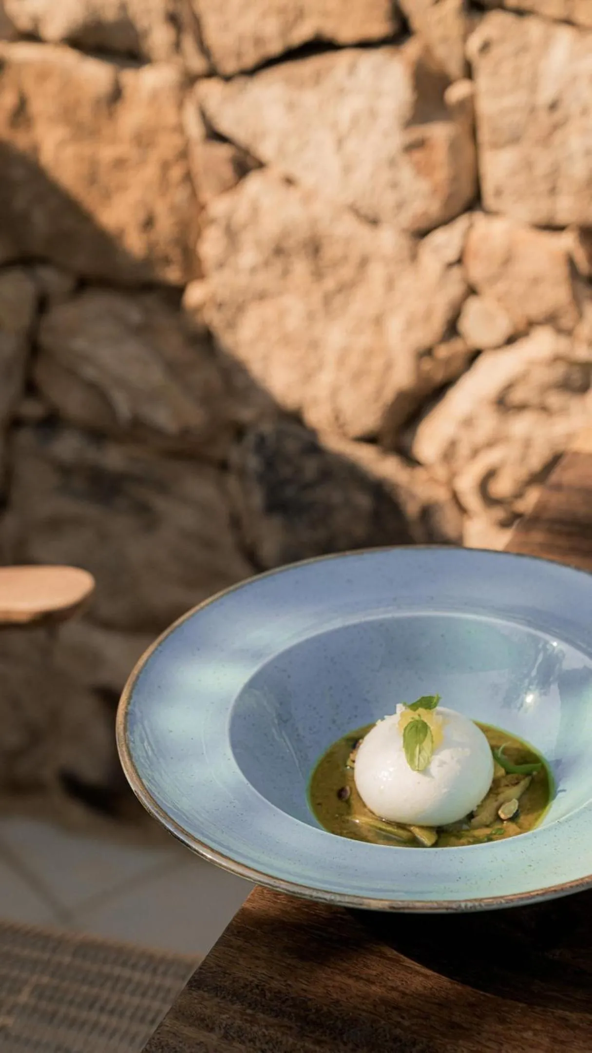 Restaurant/places to eat in Myra Hotel