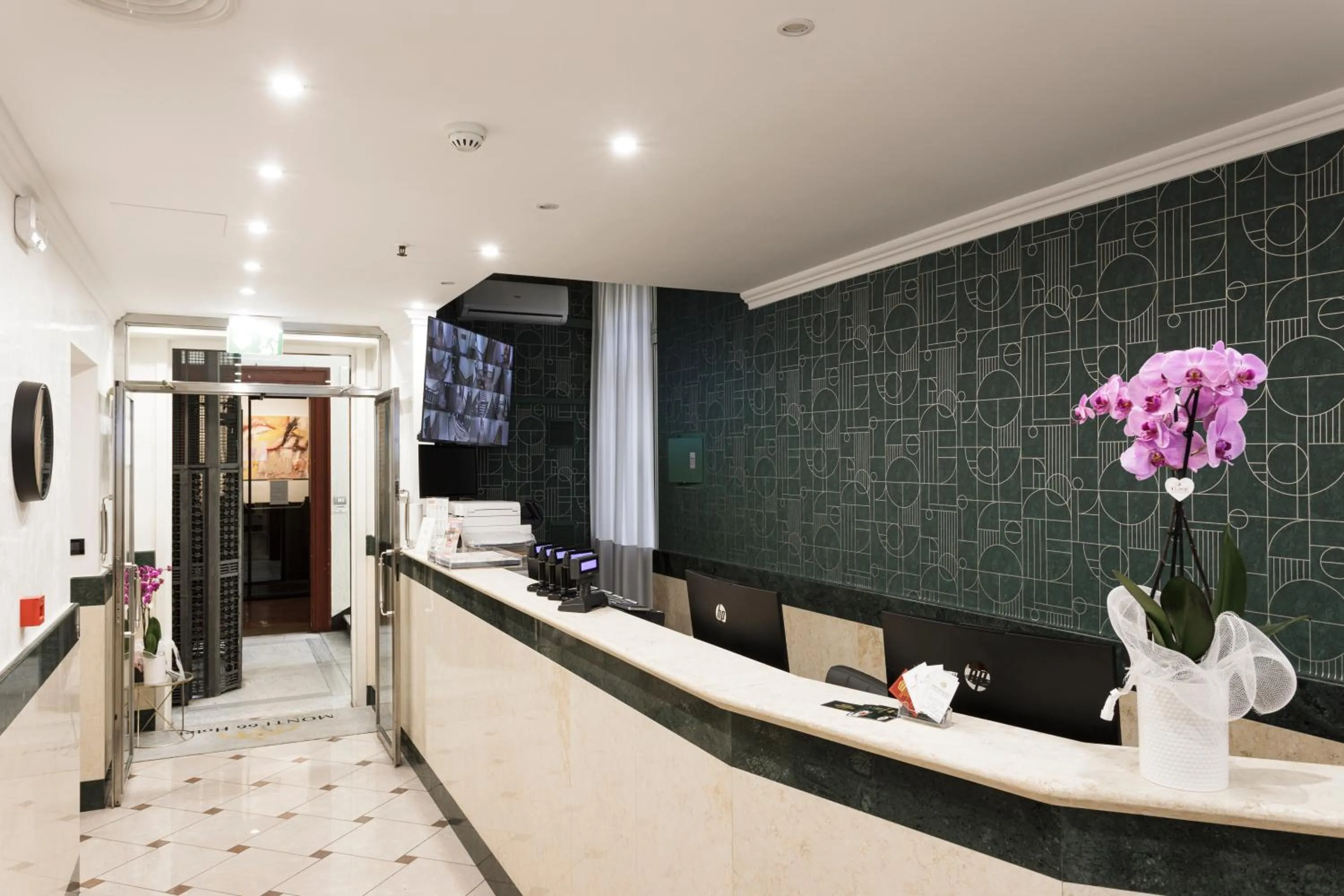 Property building in Esposizione Boutique