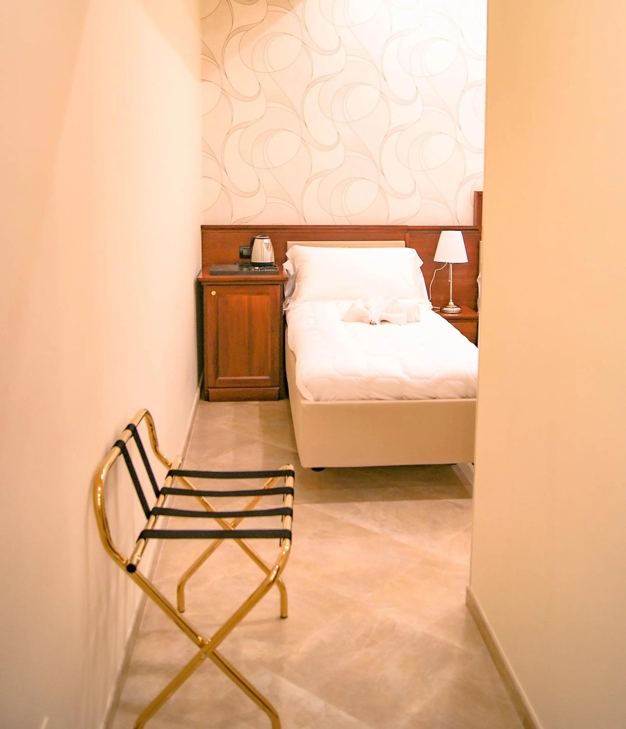Bedroom, Bed in Esposizione Boutique