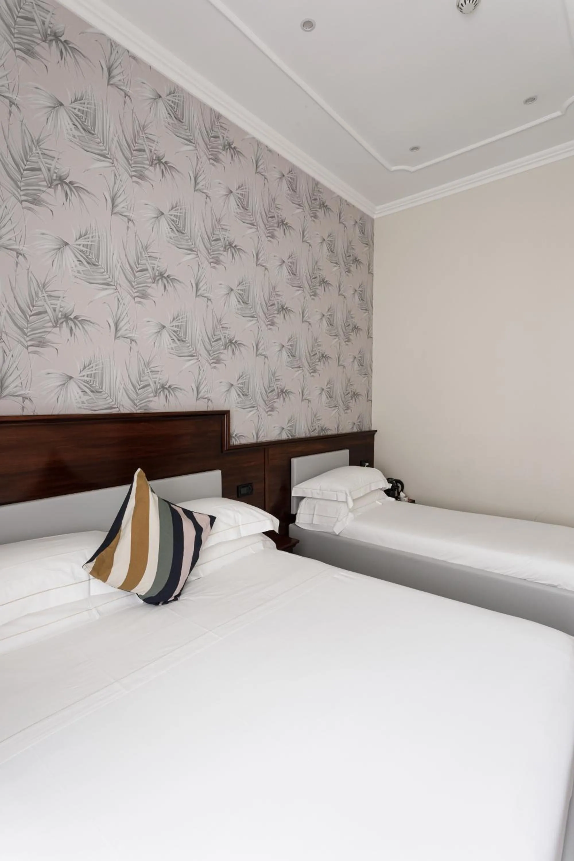 Bedroom, Bed in Esposizione Boutique
