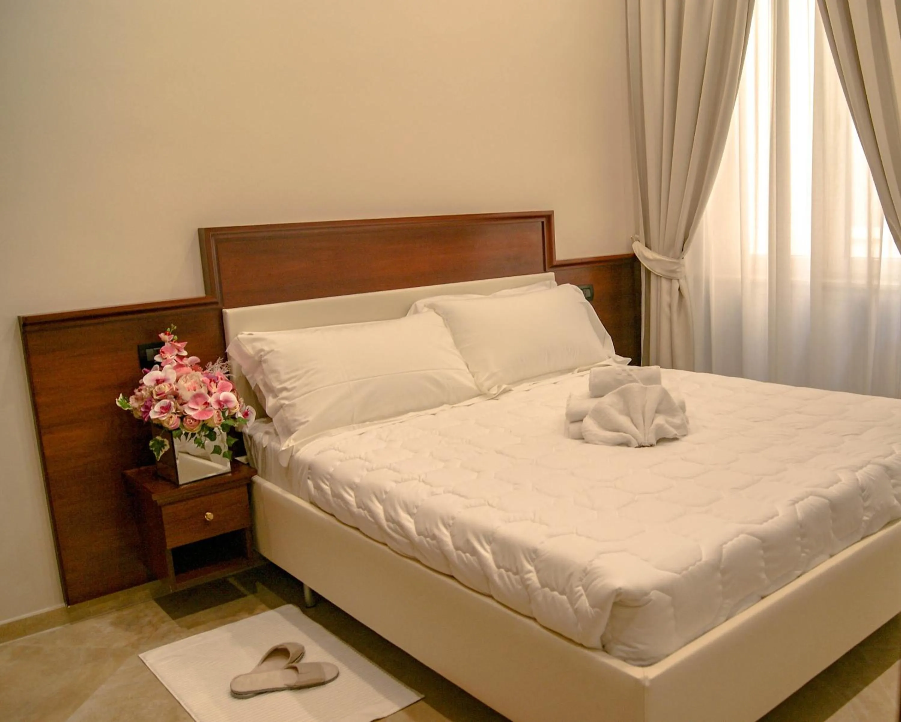 Bedroom, Bed in Esposizione Boutique