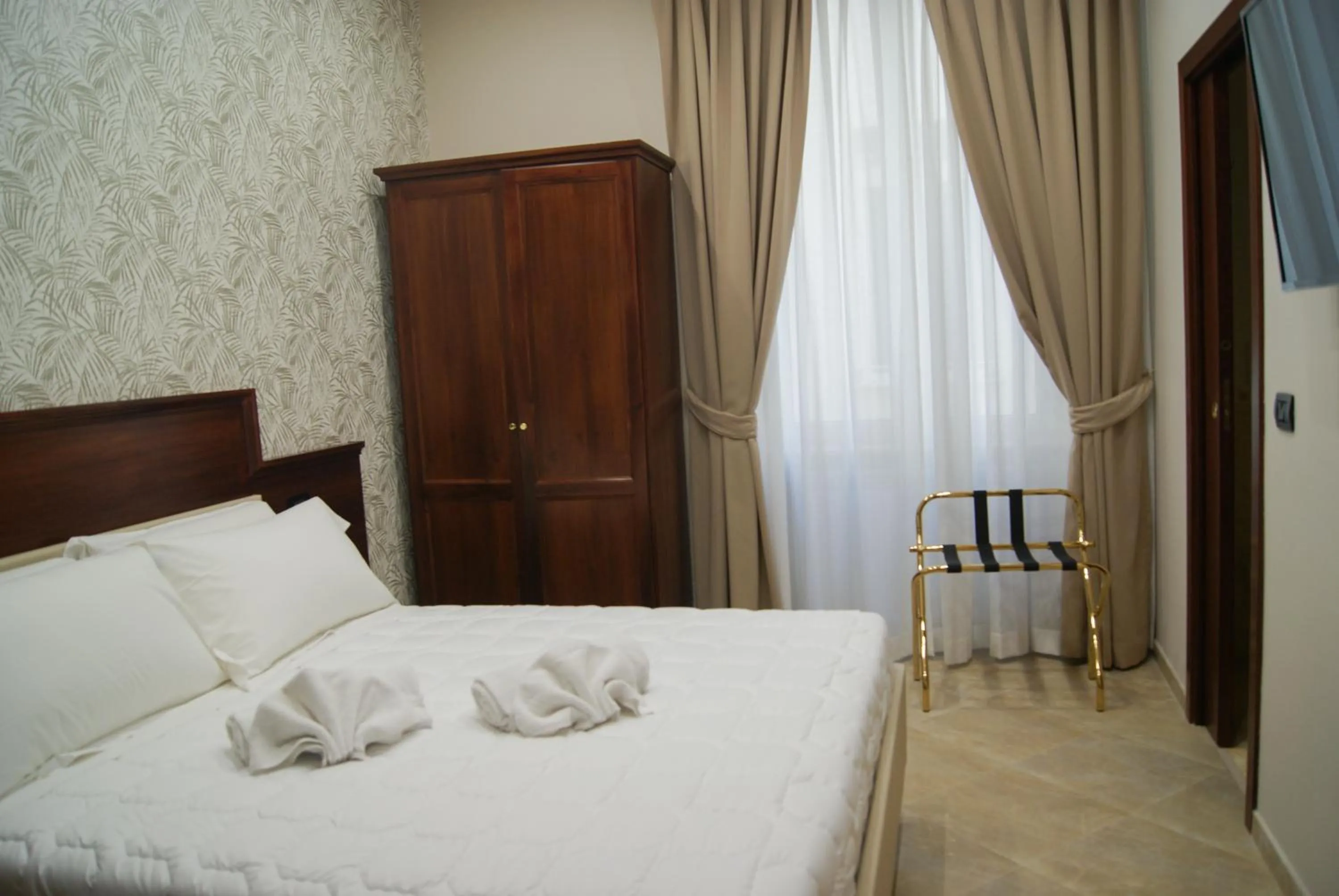 Bedroom, Bed in Esposizione Boutique