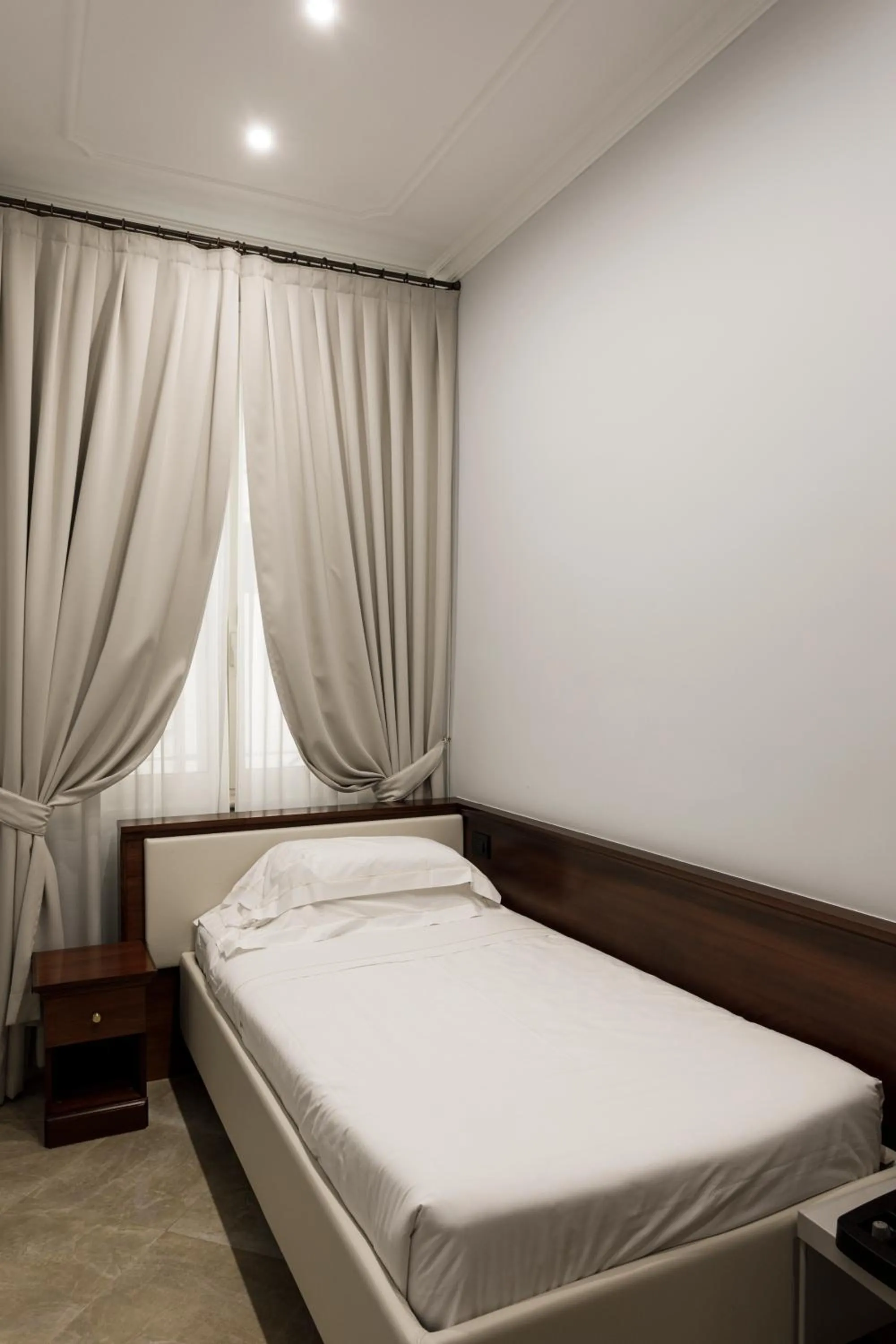 Bedroom, Bed in Esposizione Boutique