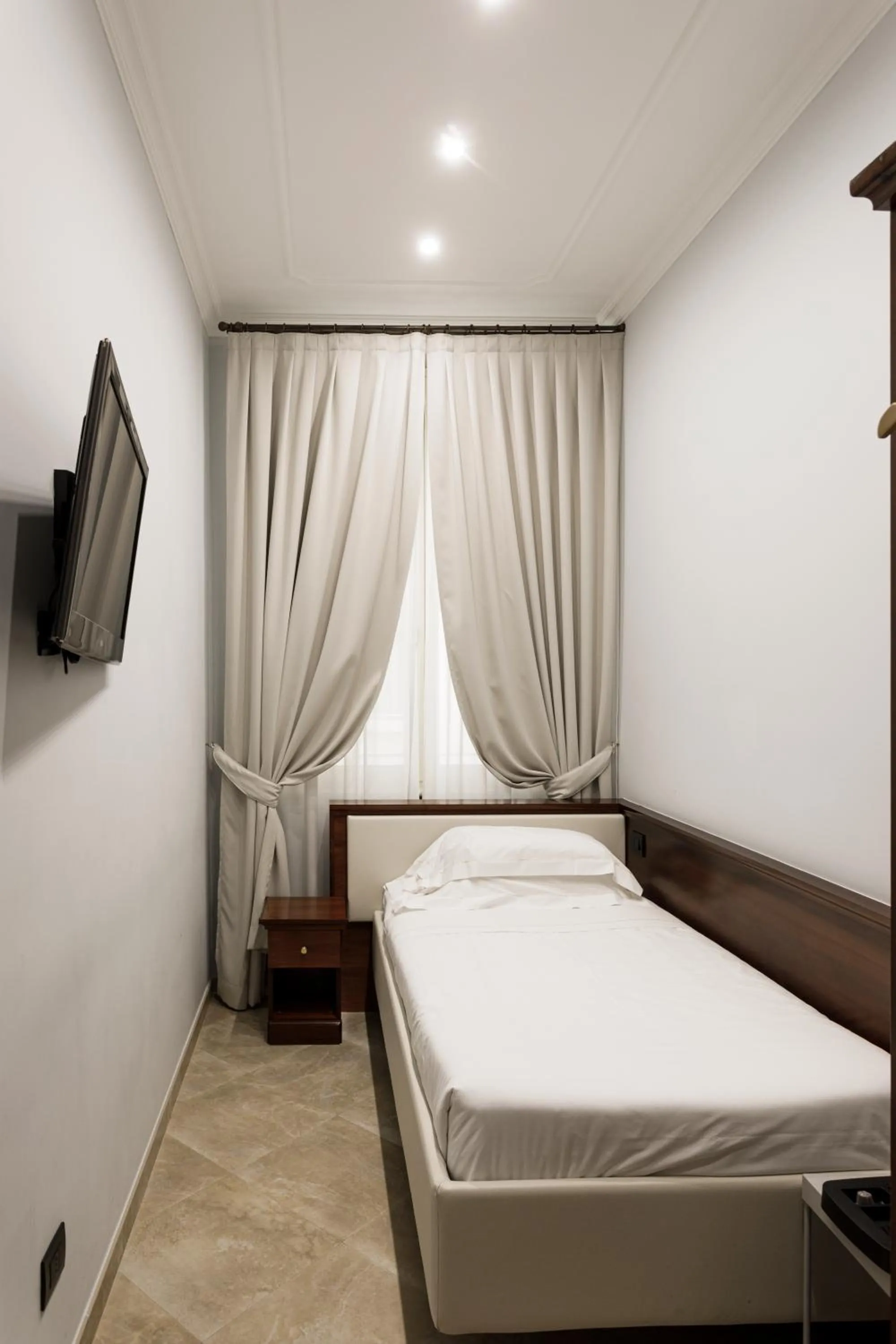 Bedroom, Bed in Esposizione Boutique