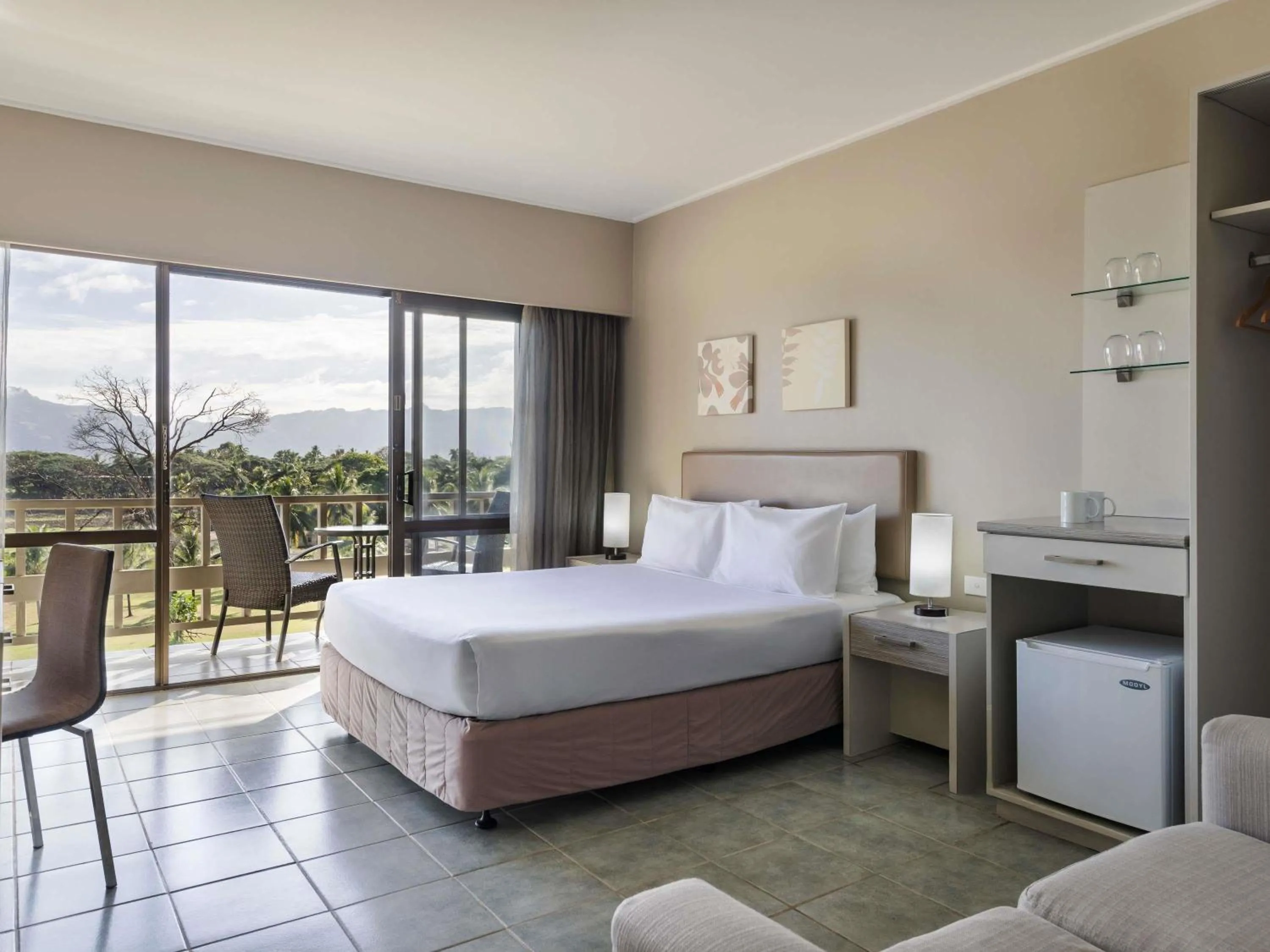 Bedroom, Bed in Novotel Nadi