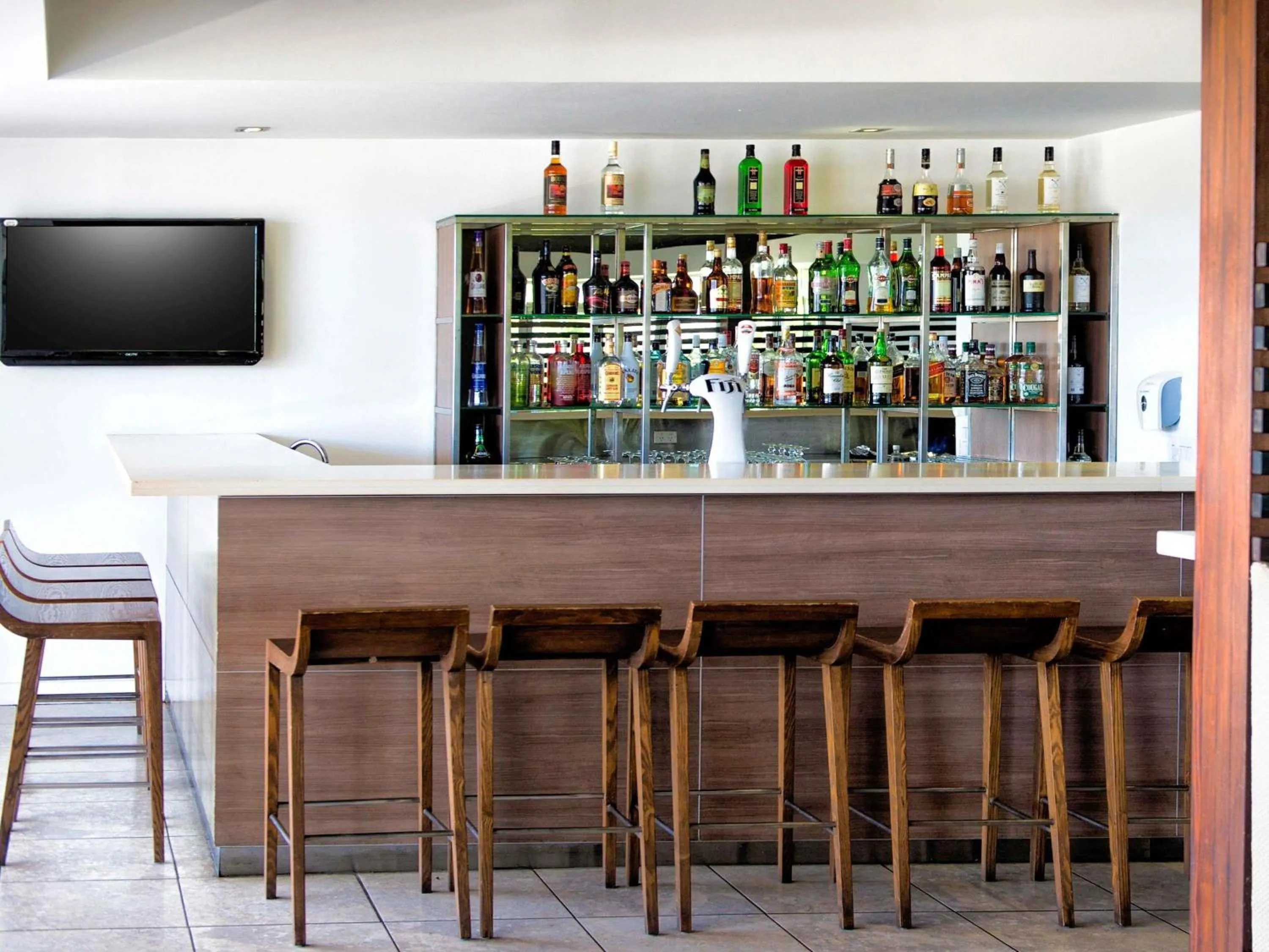 Lounge or bar in Novotel Nadi