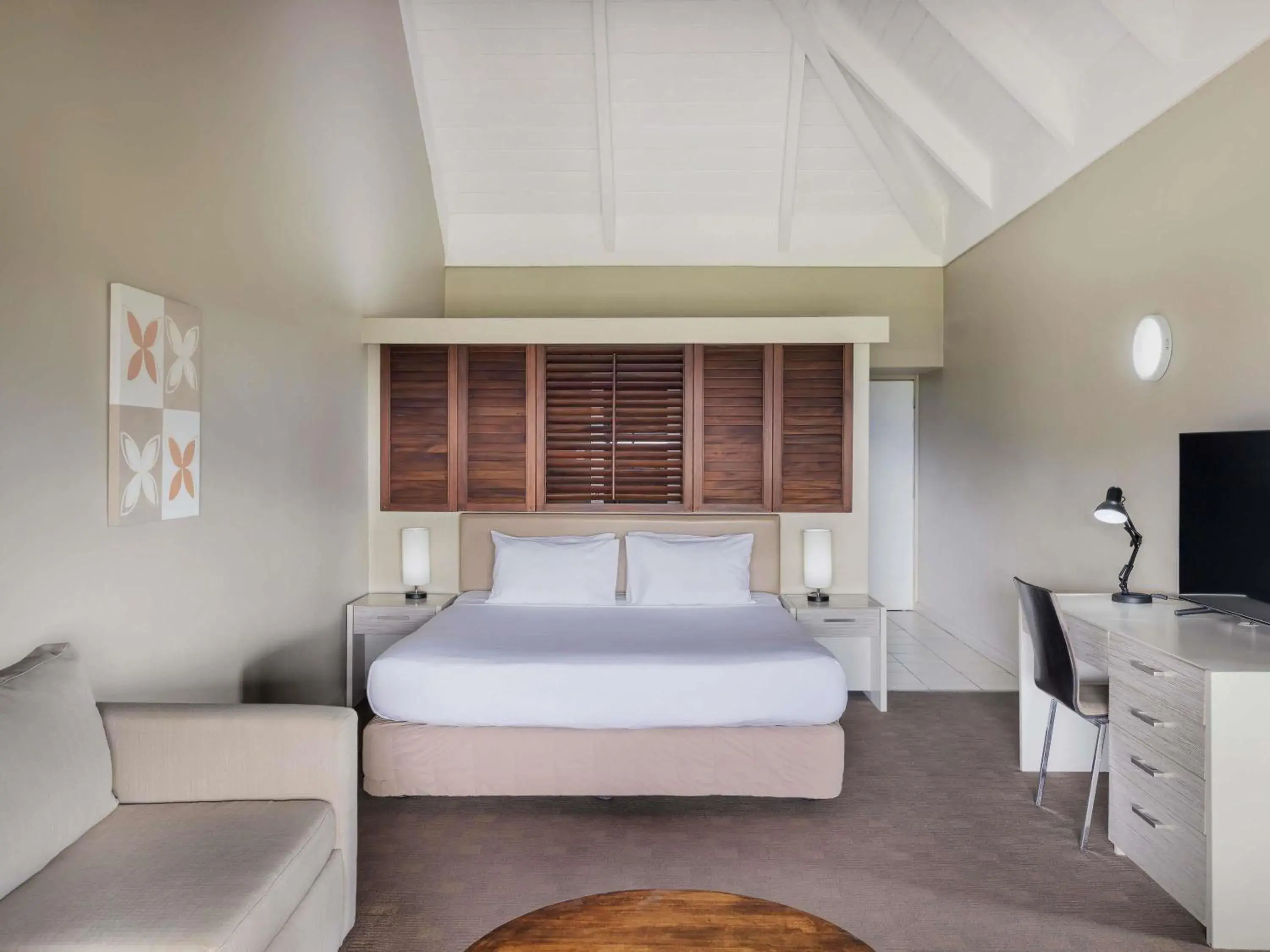 Executive King Room with Sofa Bed in Novotel Nadi Executive King Room with Sofa Bed in Novotel Nadi