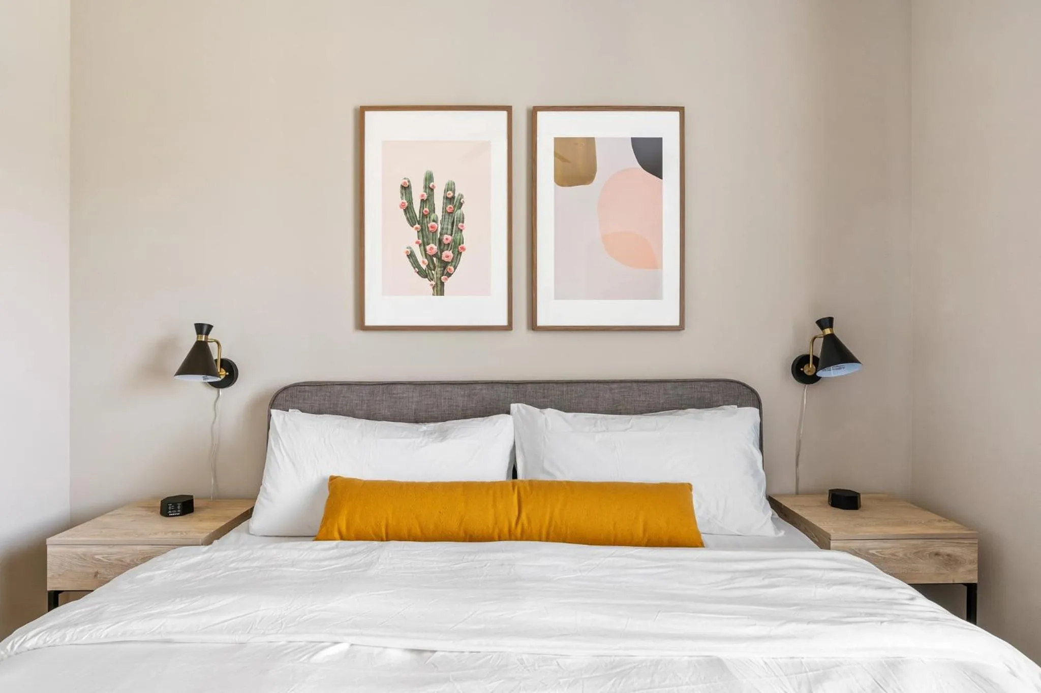 Bed in Lodgeur at Elan Med Center