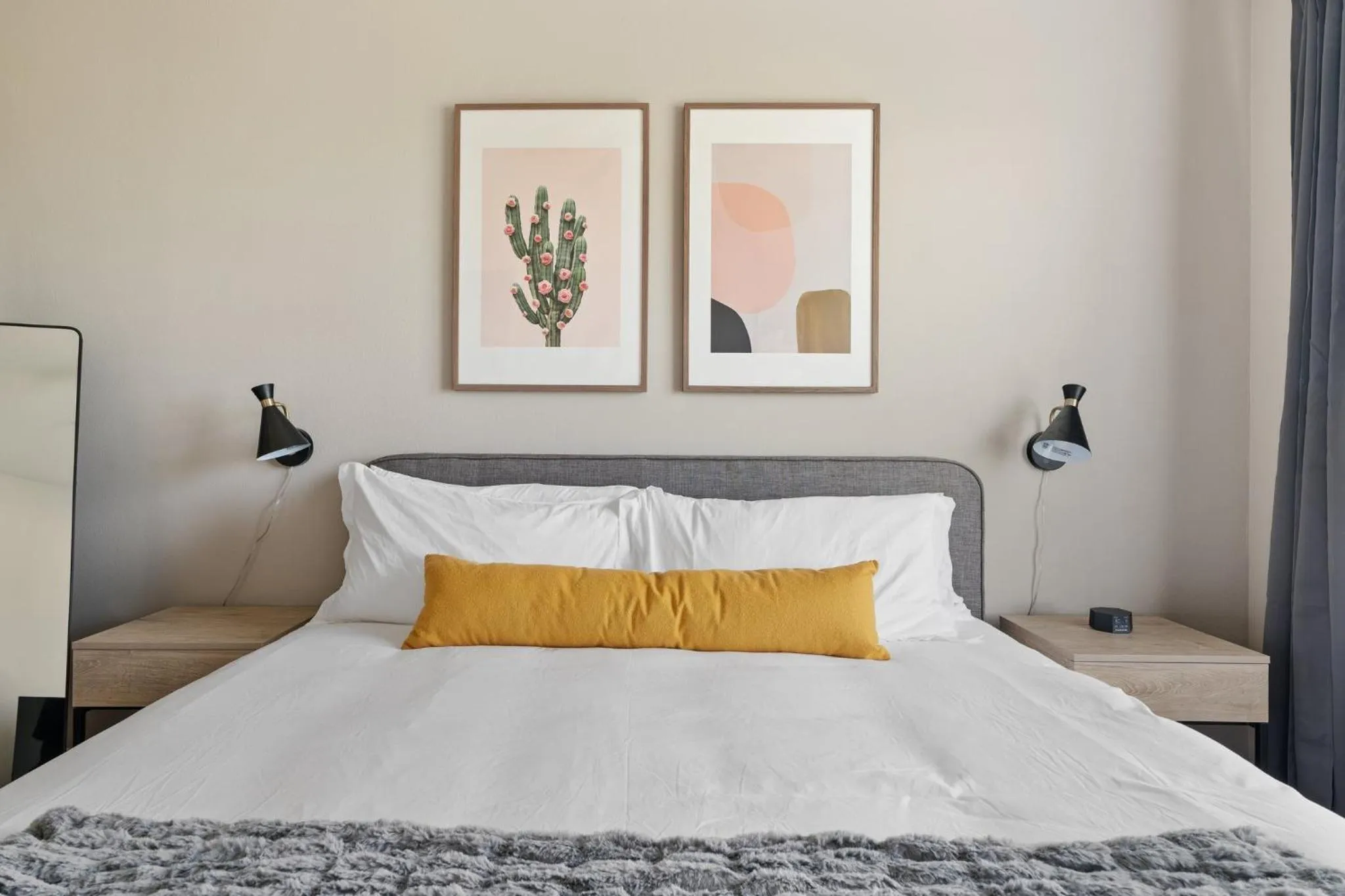 Bed in Lodgeur at Elan Med Center