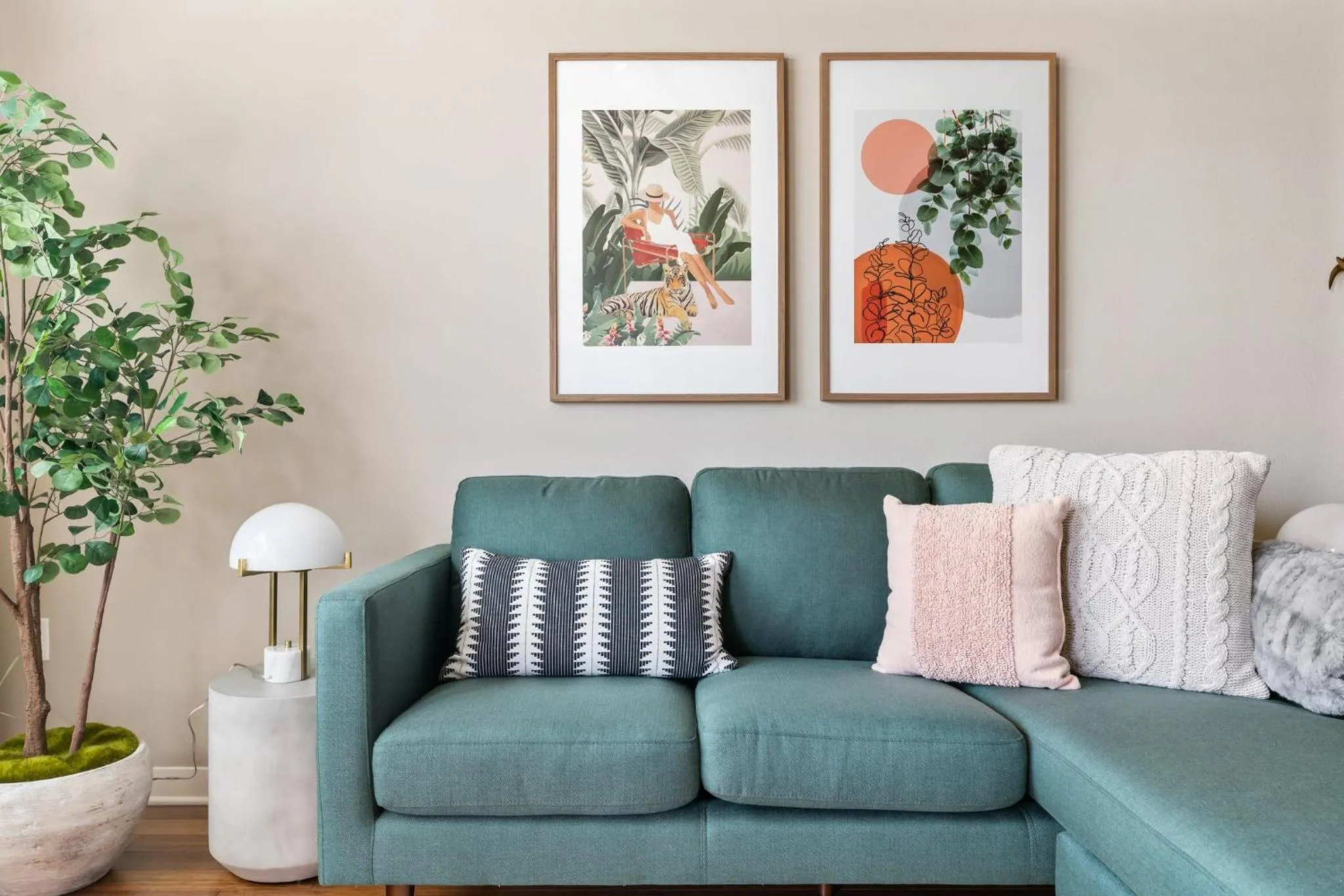 Living room in Lodgeur at Elan Med Center