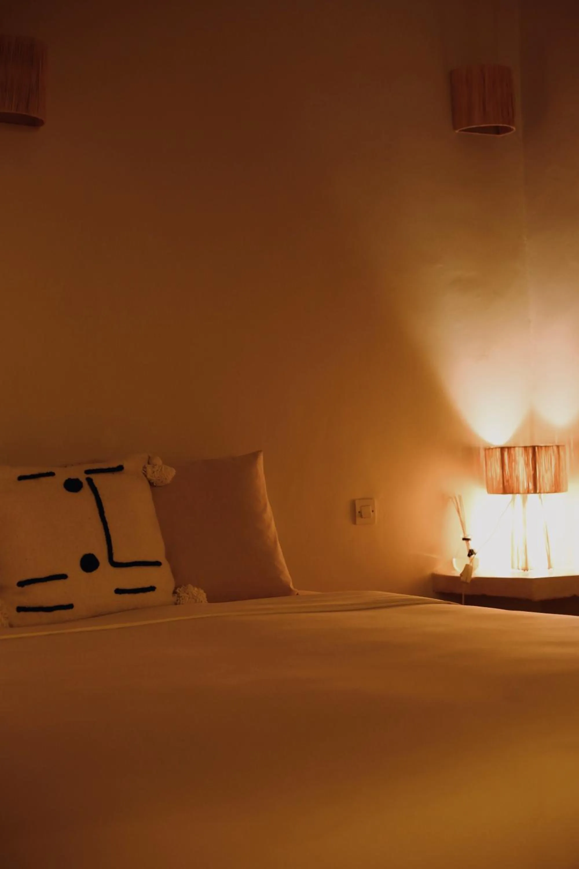 Bed in Kasbah des cyprès