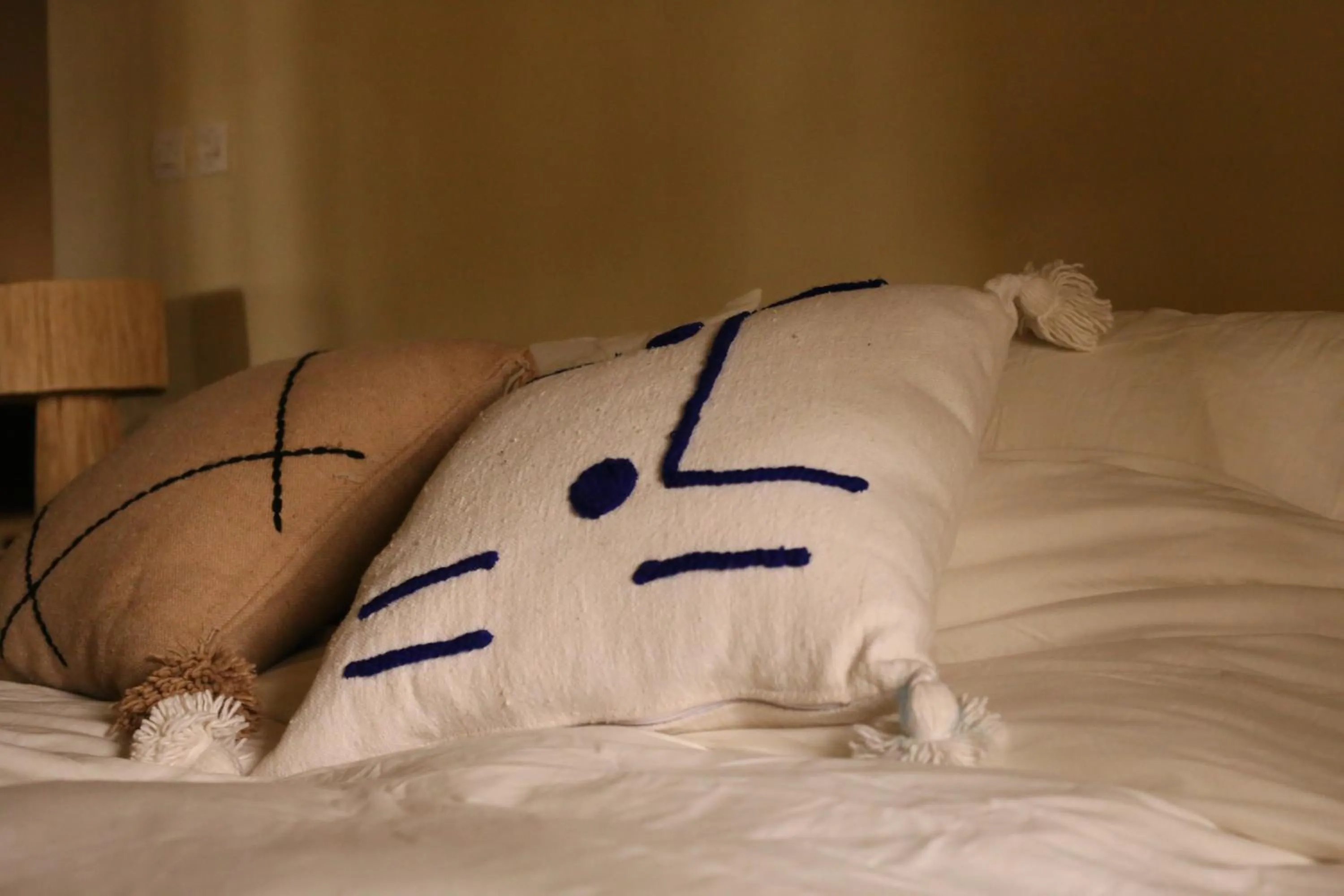 Bed in Kasbah des cyprès