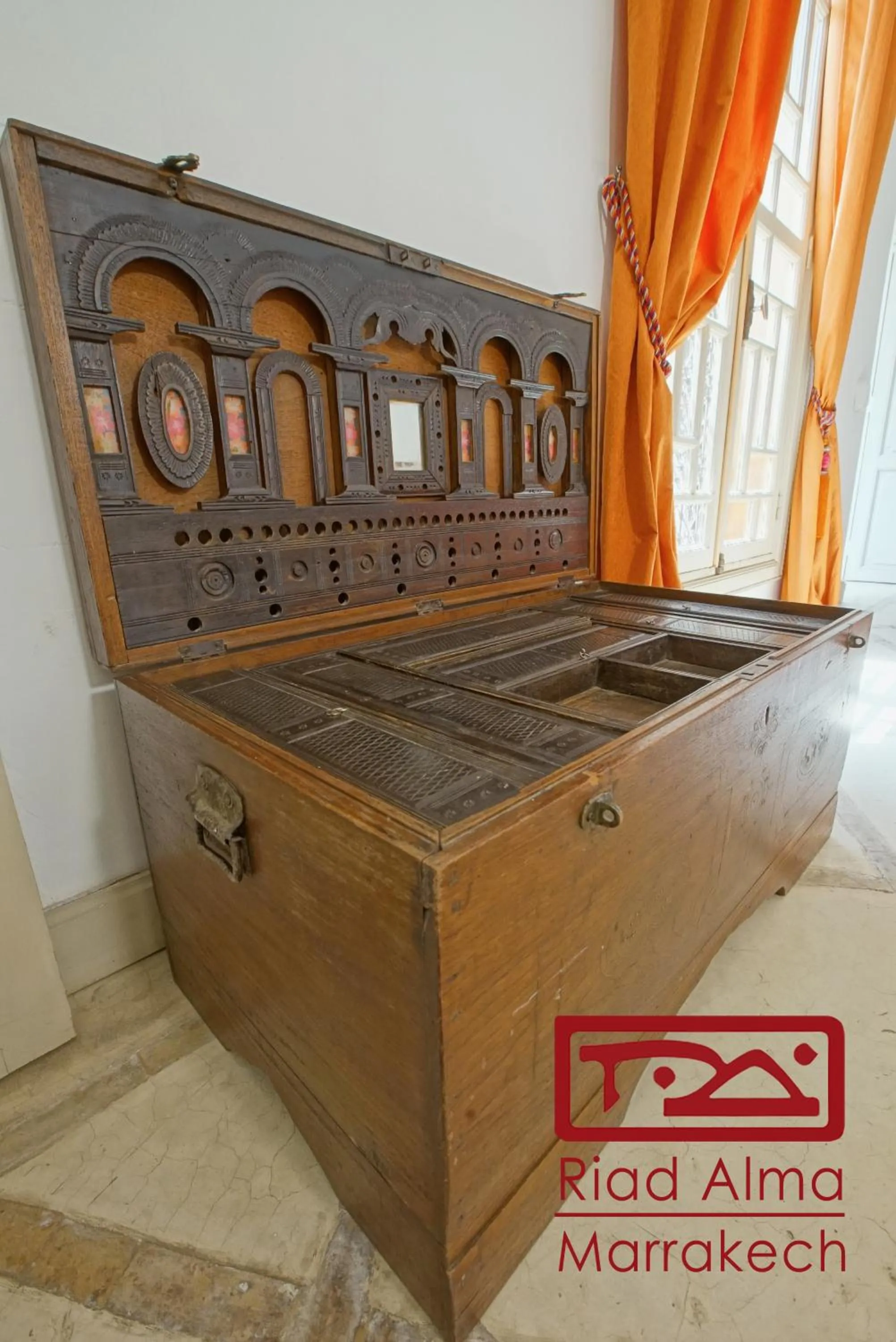 Decorative detail in Riad Alma