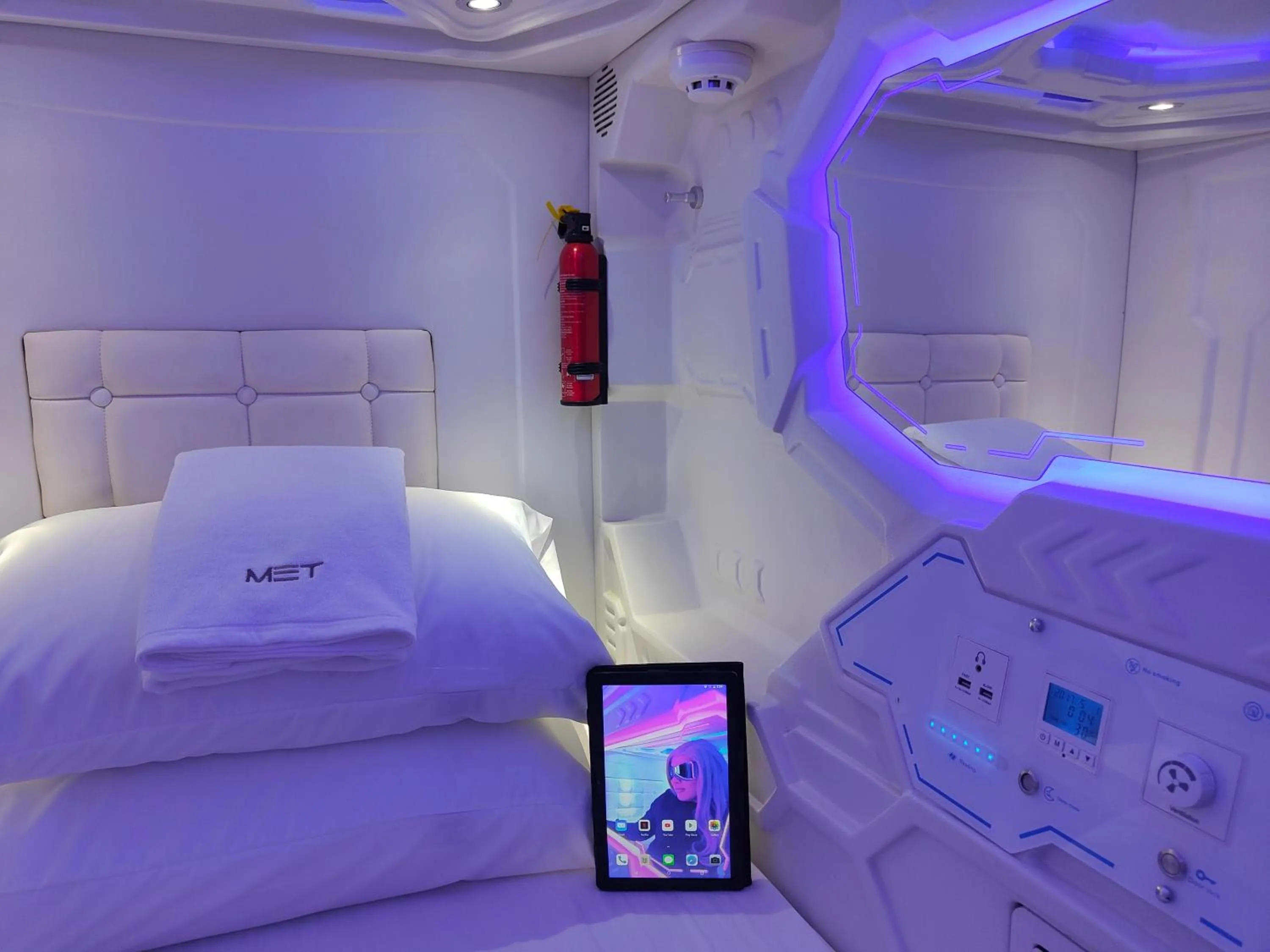 Bed in Met A Space Pod @Phrom Phong