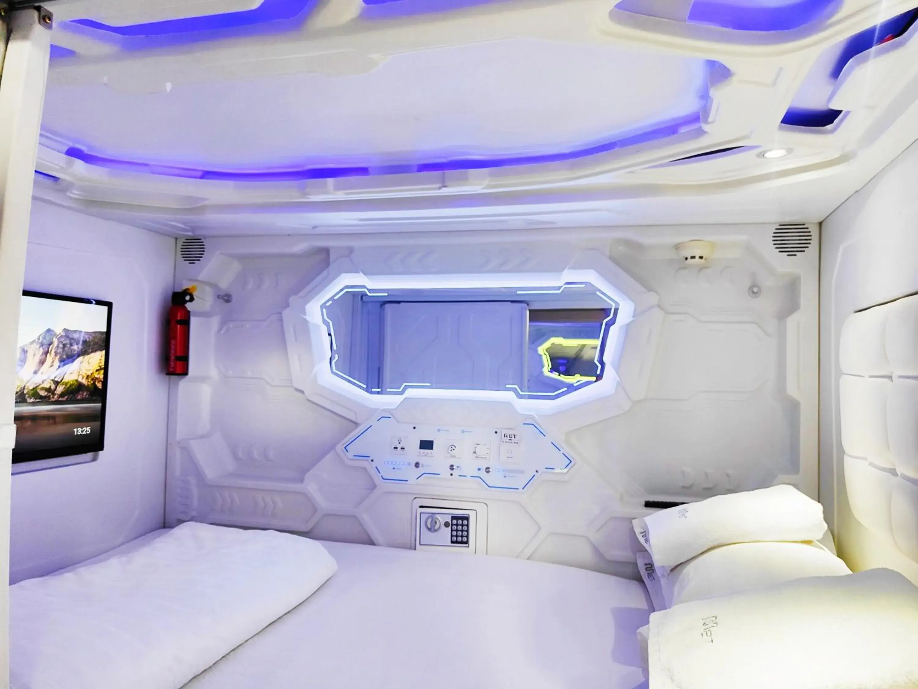 Bed in Met A Space Pod @Phrom Phong Bed in Met A Space Pod @Phrom Phong