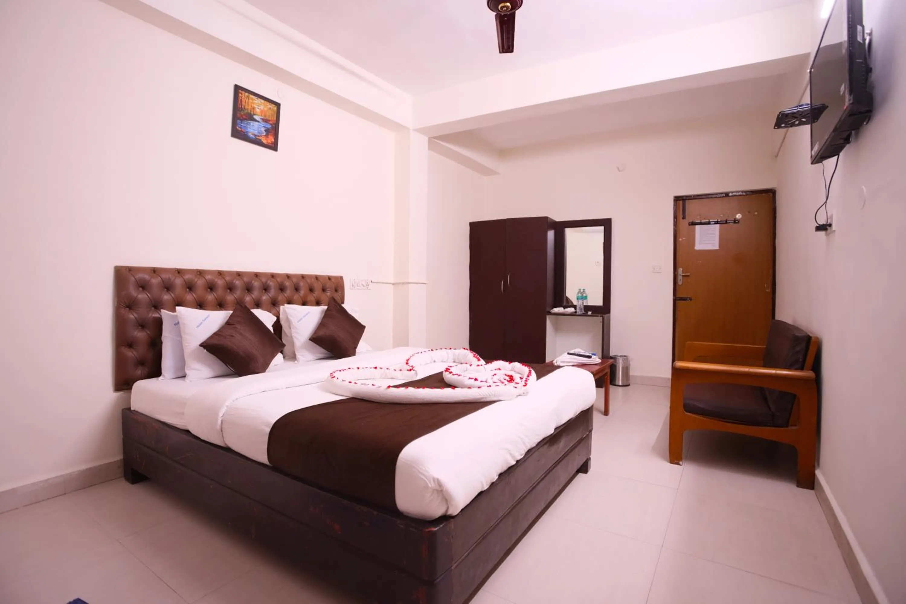 Bed in Ganesh Guest House