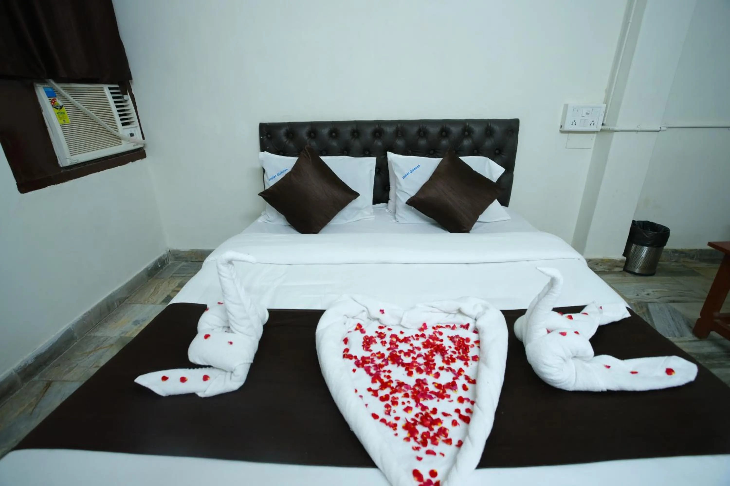 Bed in Ganesh Guest House