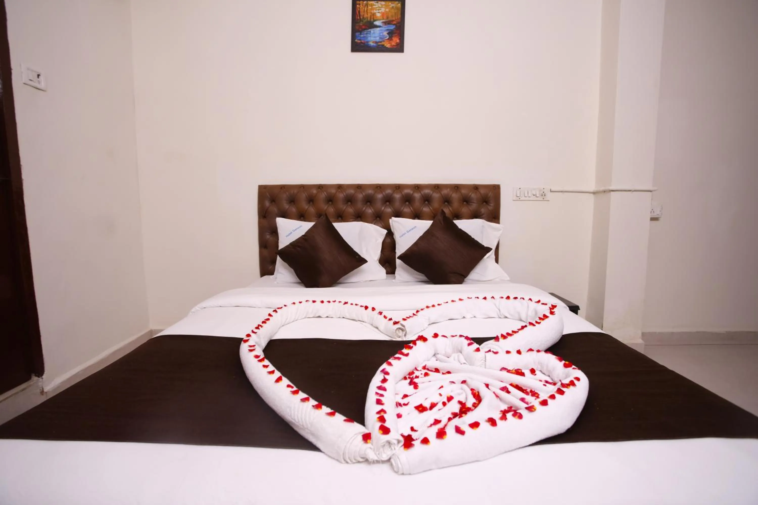 Bed in Ganesh Guest House