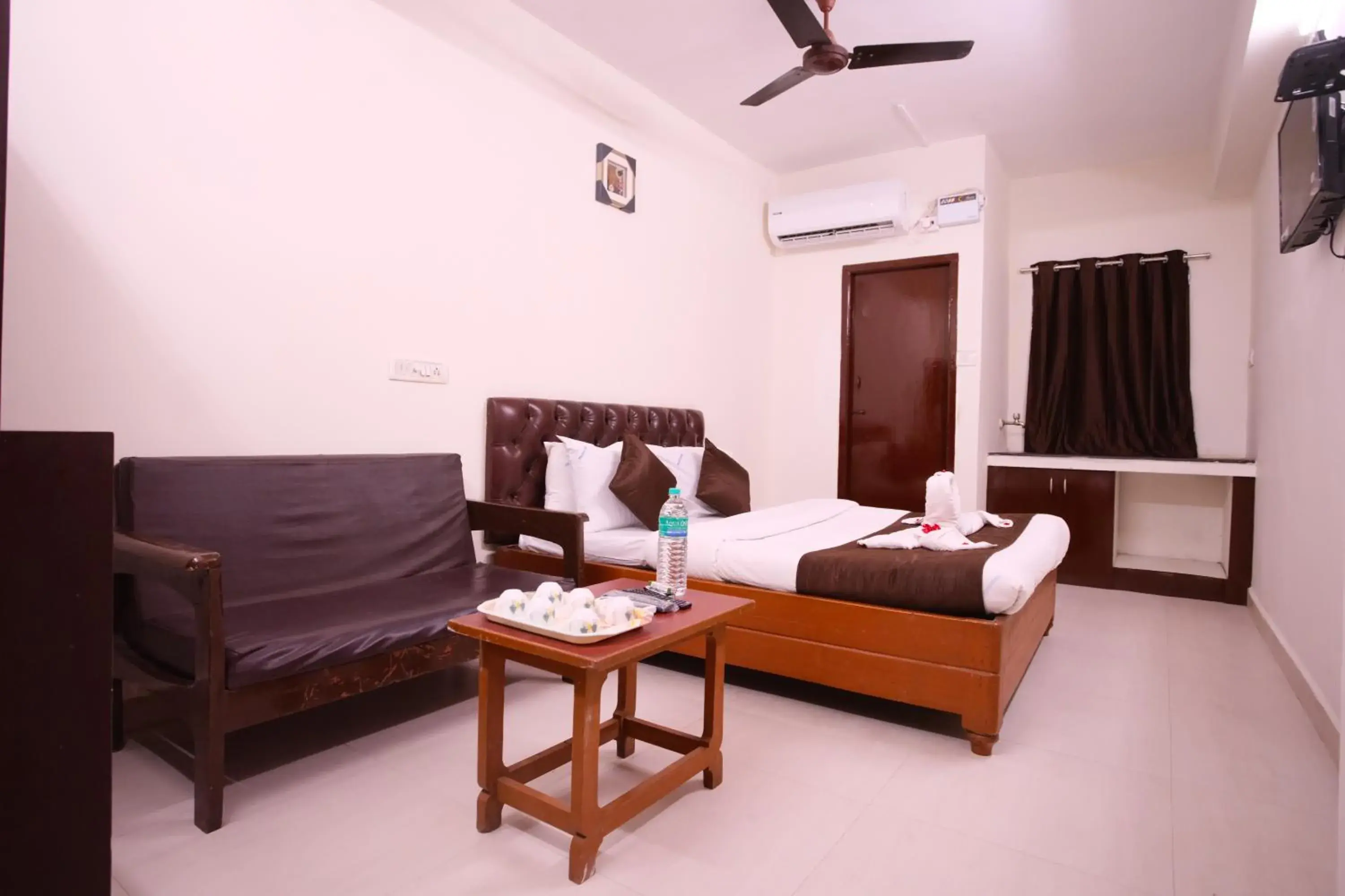 Bed in Ganesh Guest House Bed in Ganesh Guest House