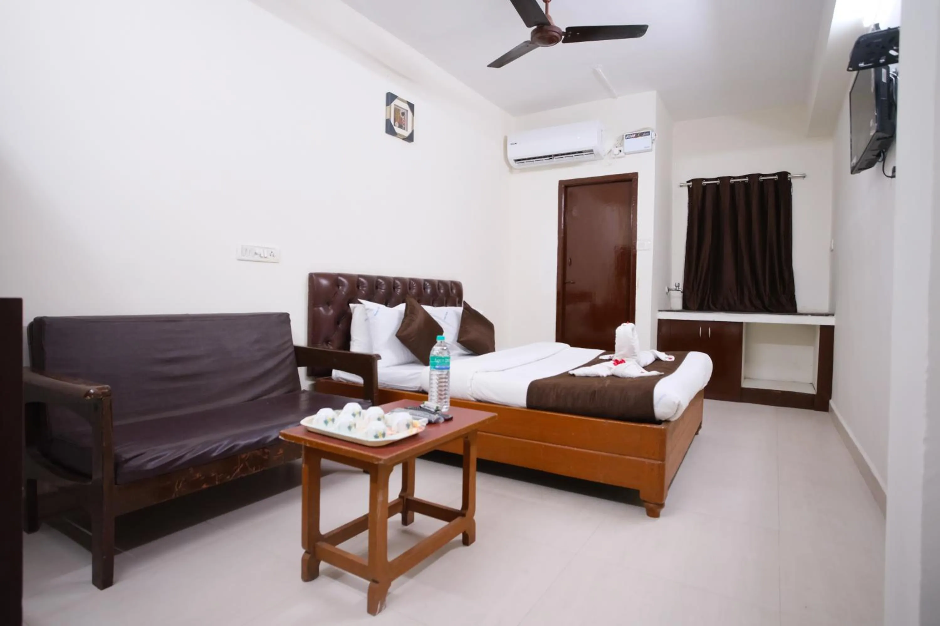 Bed in Ganesh Guest House