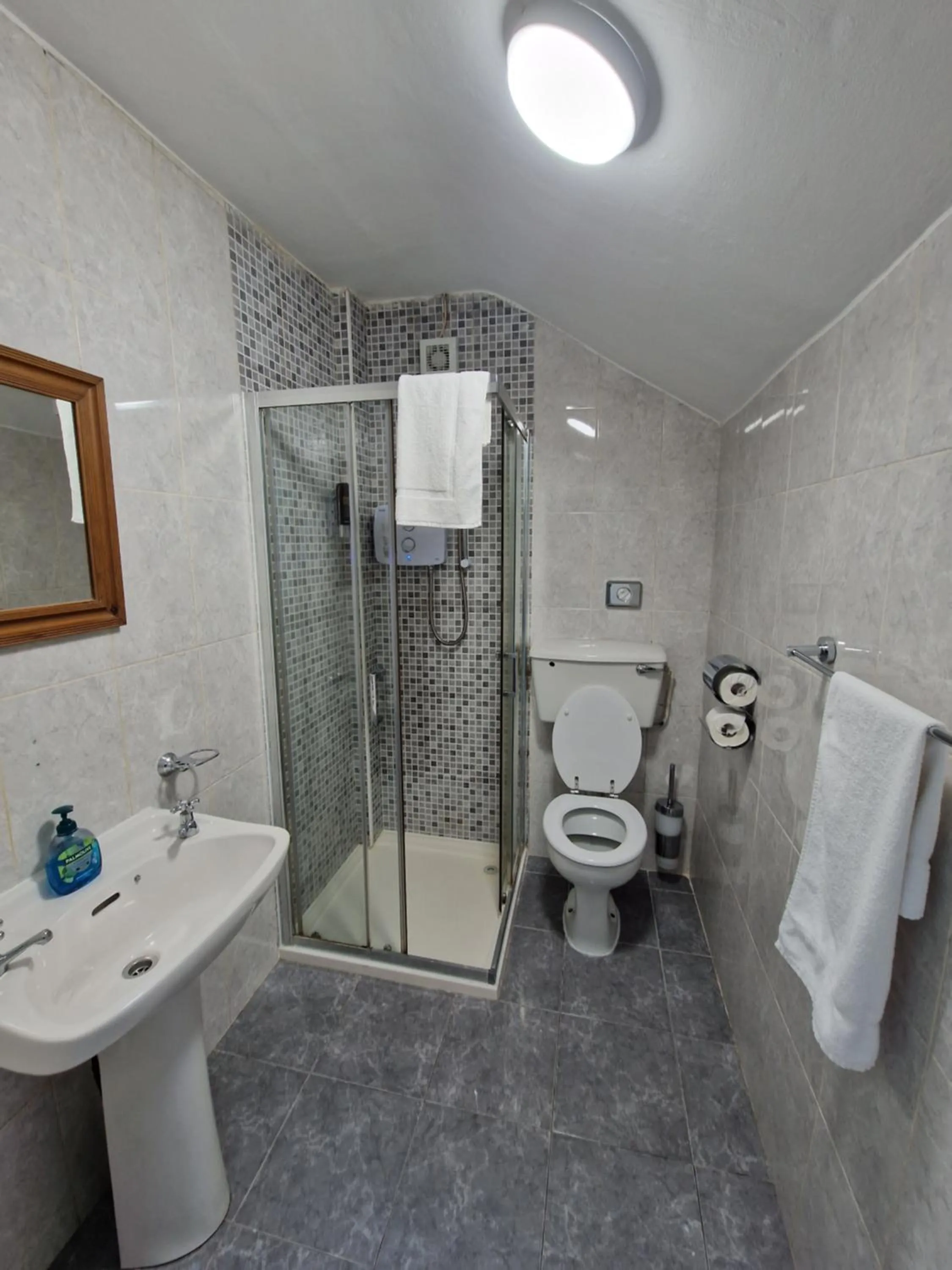 Bathroom in Lyndon Guesthouse