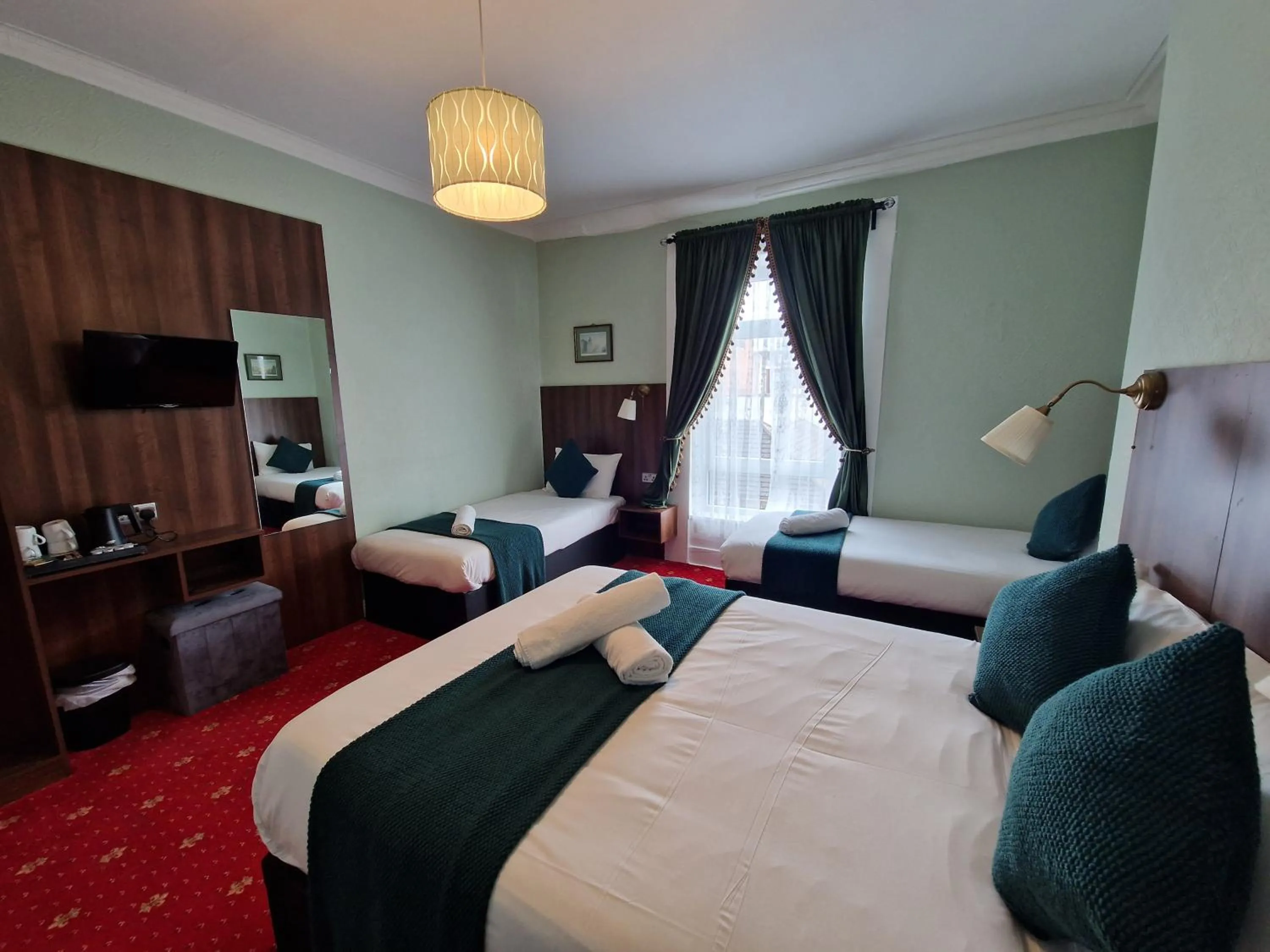 Photo of the whole room, Bed in Lyndon Guesthouse