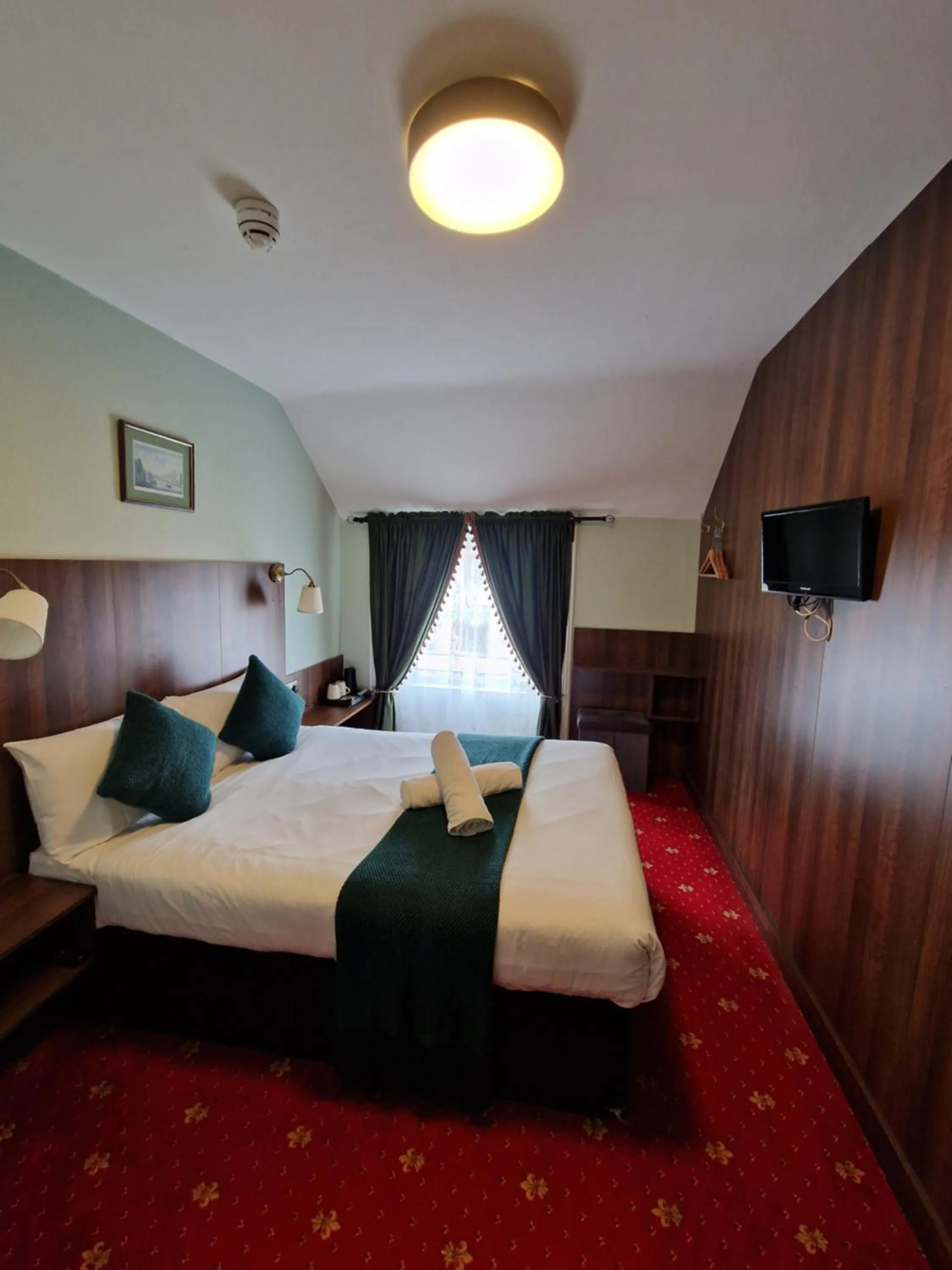 Photo of the whole room, Bed in Lyndon Guesthouse