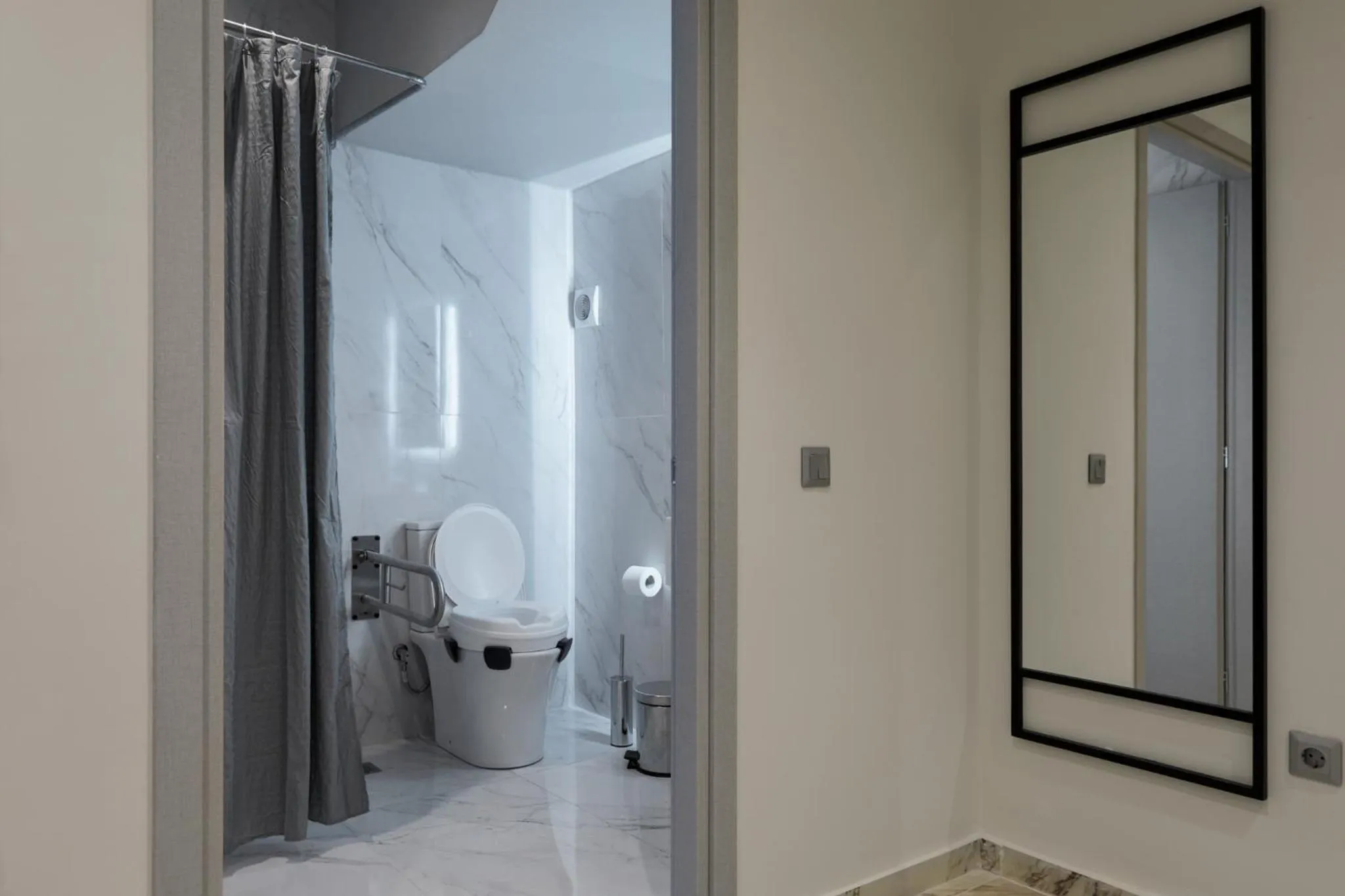 Bathroom in Urban Frame Acropolis