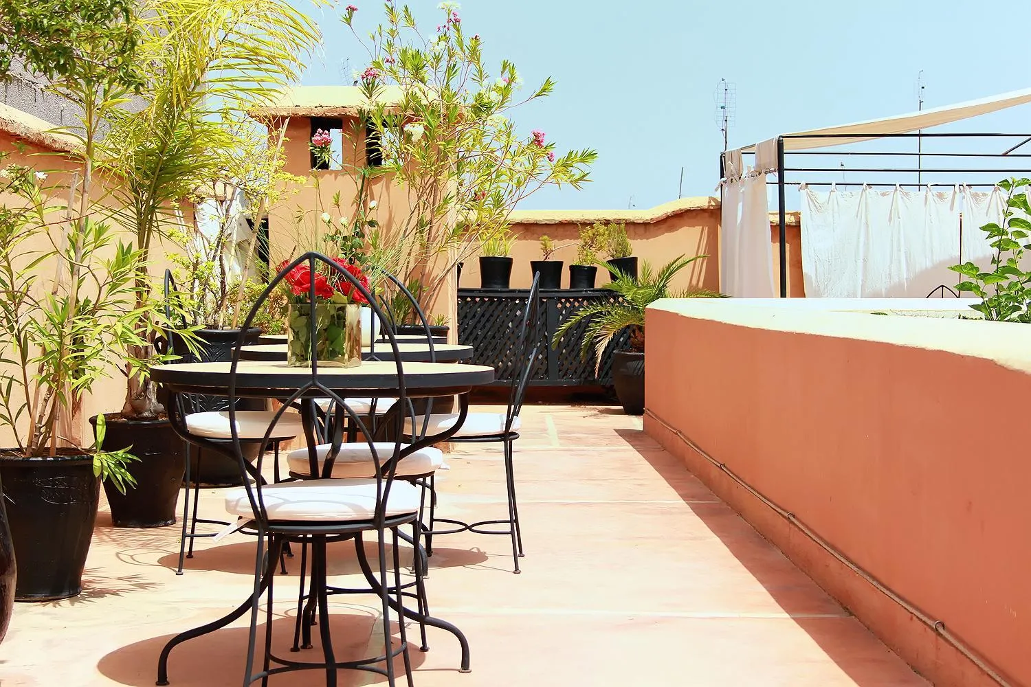 Restaurant/places to eat in Riad Davia