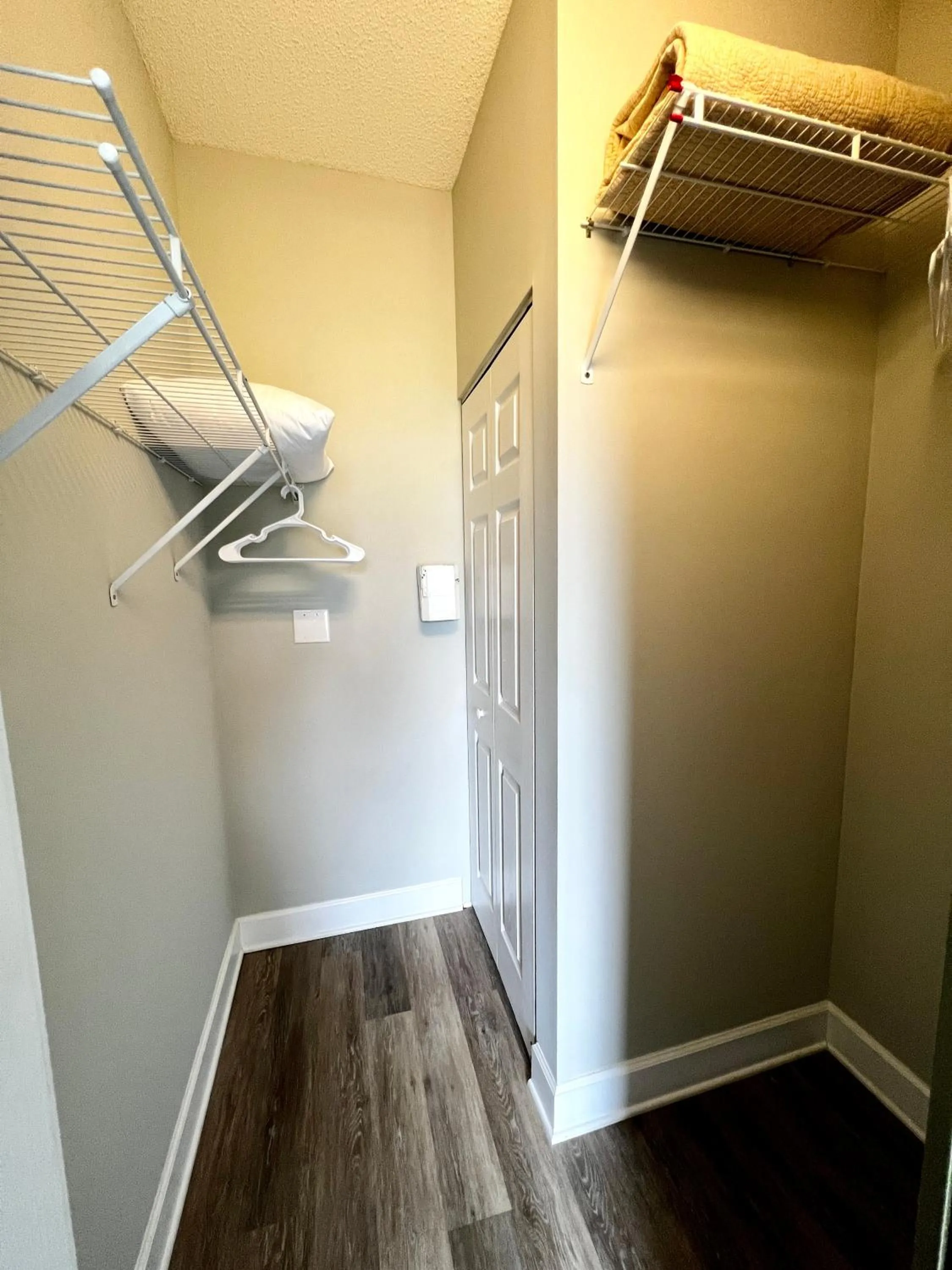 wardrobe in GolfView Villa/Center of MB/BEST View/End Unit