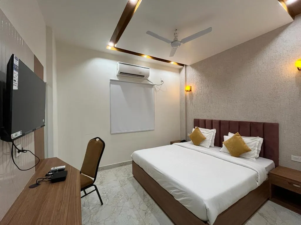 Bedroom, Bed in Hotel Satsang Grand
