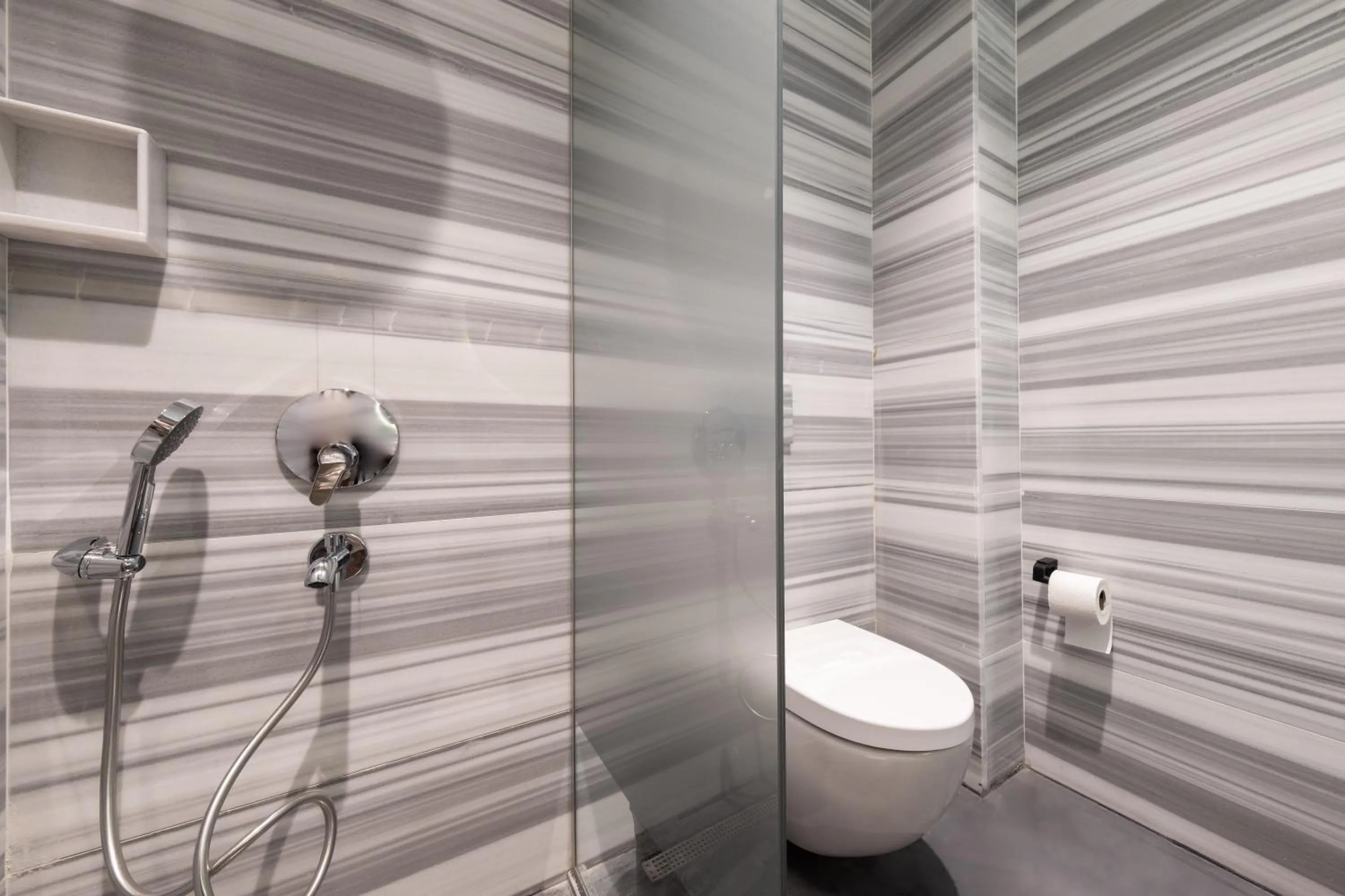 Shower in Hotel Balo