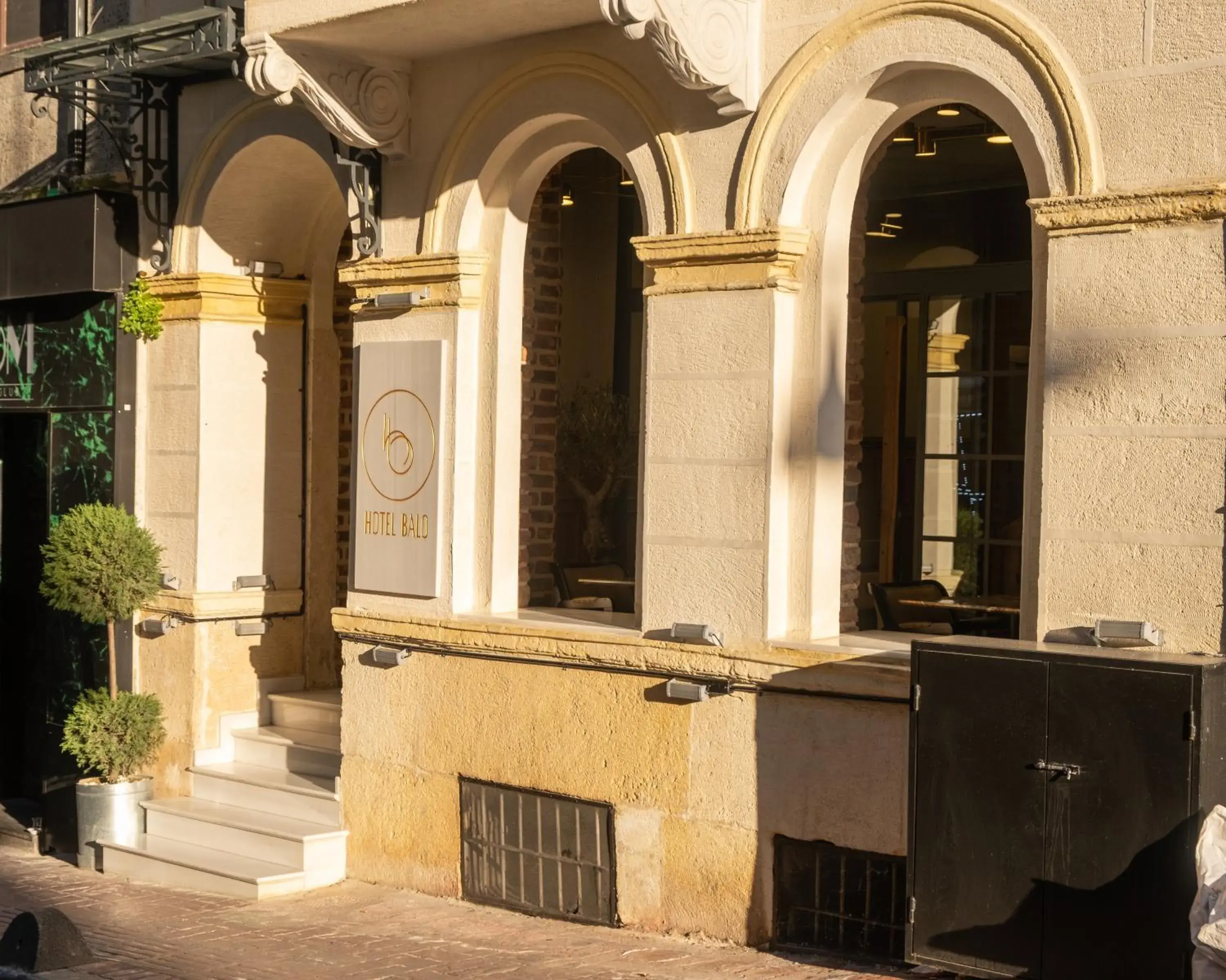 Property building in Hotel Balo Property building in Hotel Balo