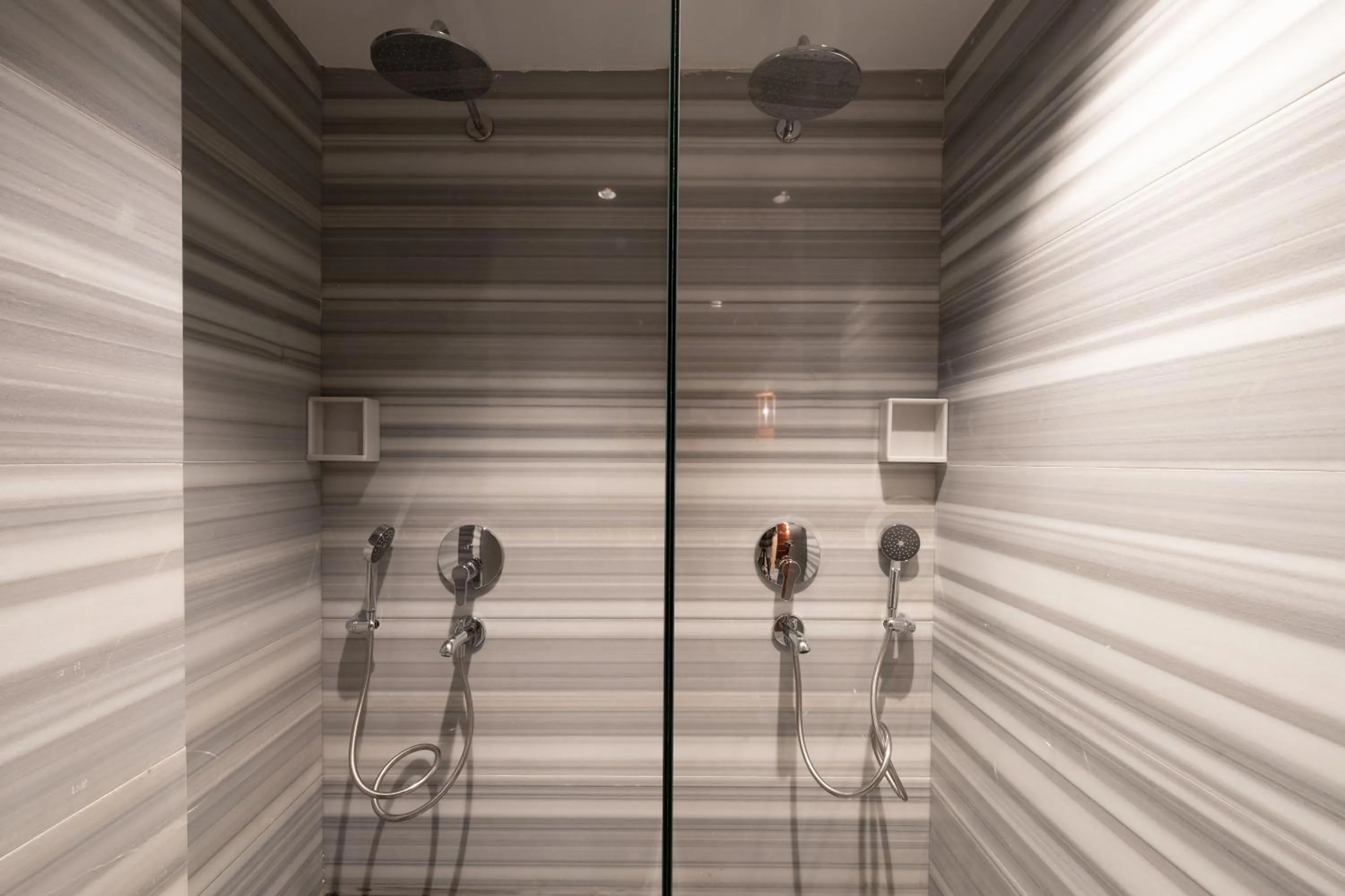 Shower in Hotel Balo