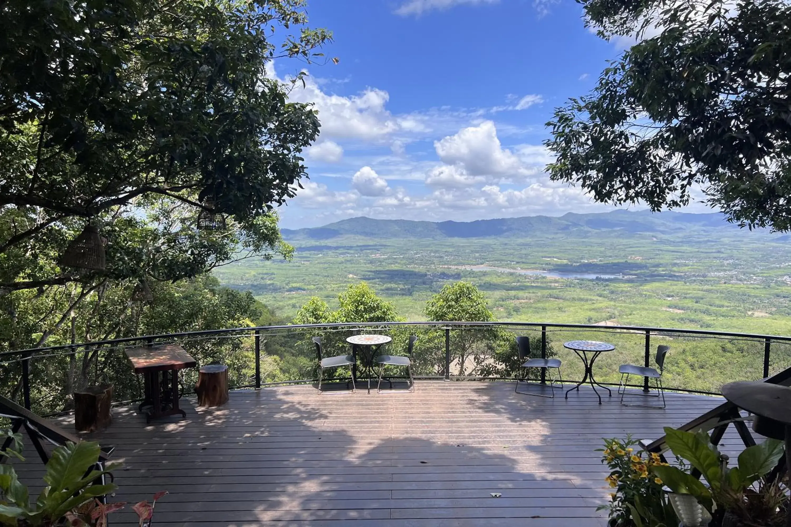 Mountain view in Kuan Khan Lao The Nine Bistro ควนคานหลาว เดอะไนท์ บิสโทร Mountain view in Kuan Khan Lao The Nine Bistro ควนคานหลาว เดอะไนท์ บิสโทร