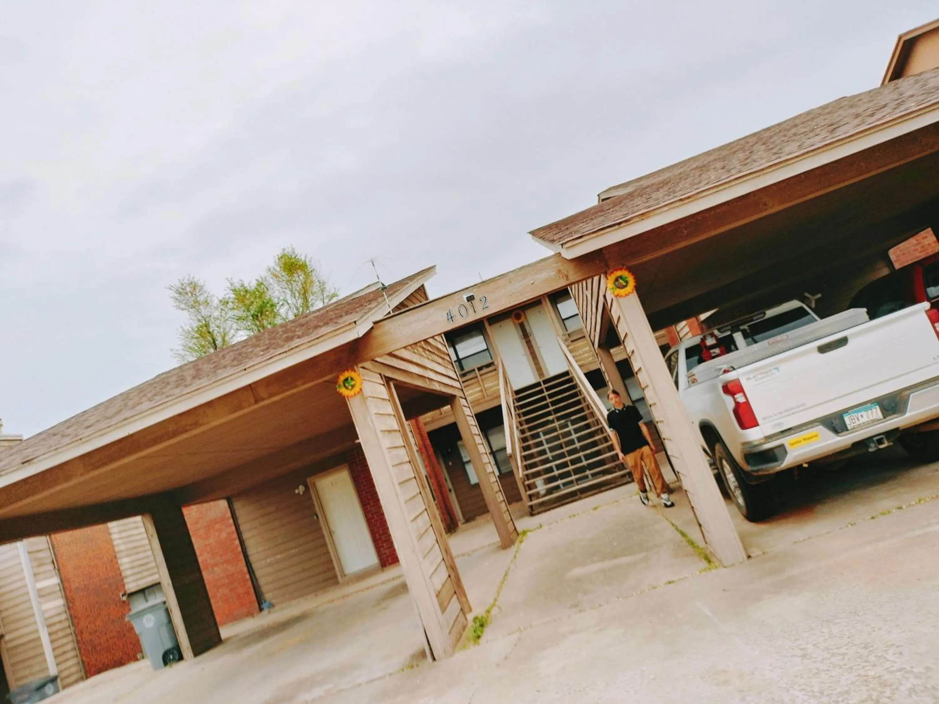 Golden Sunflower's Apt C