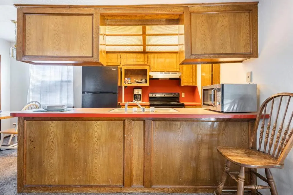 Golden Sunflower's Apt C