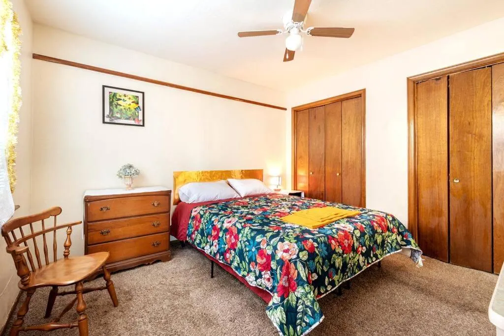 Golden Sunflower's Apt C