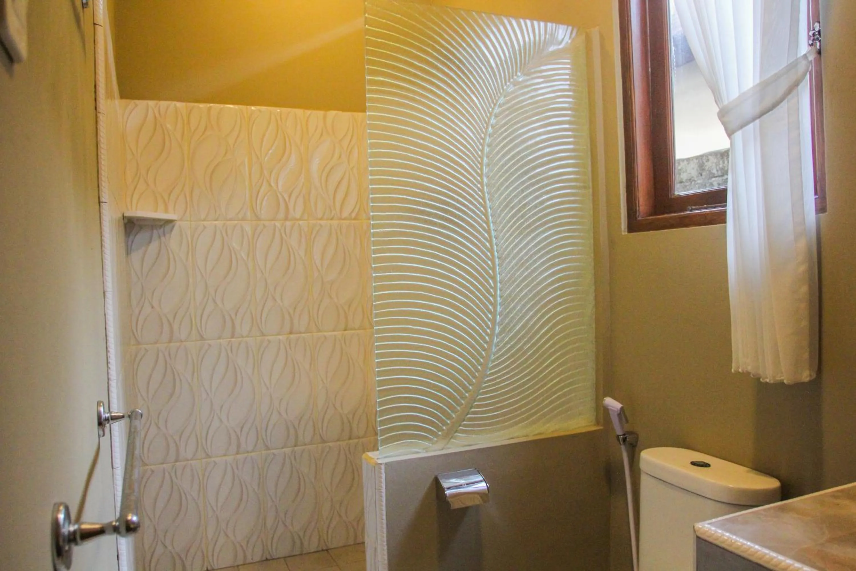 Shower in Temple Cafe & Seaside Cottages