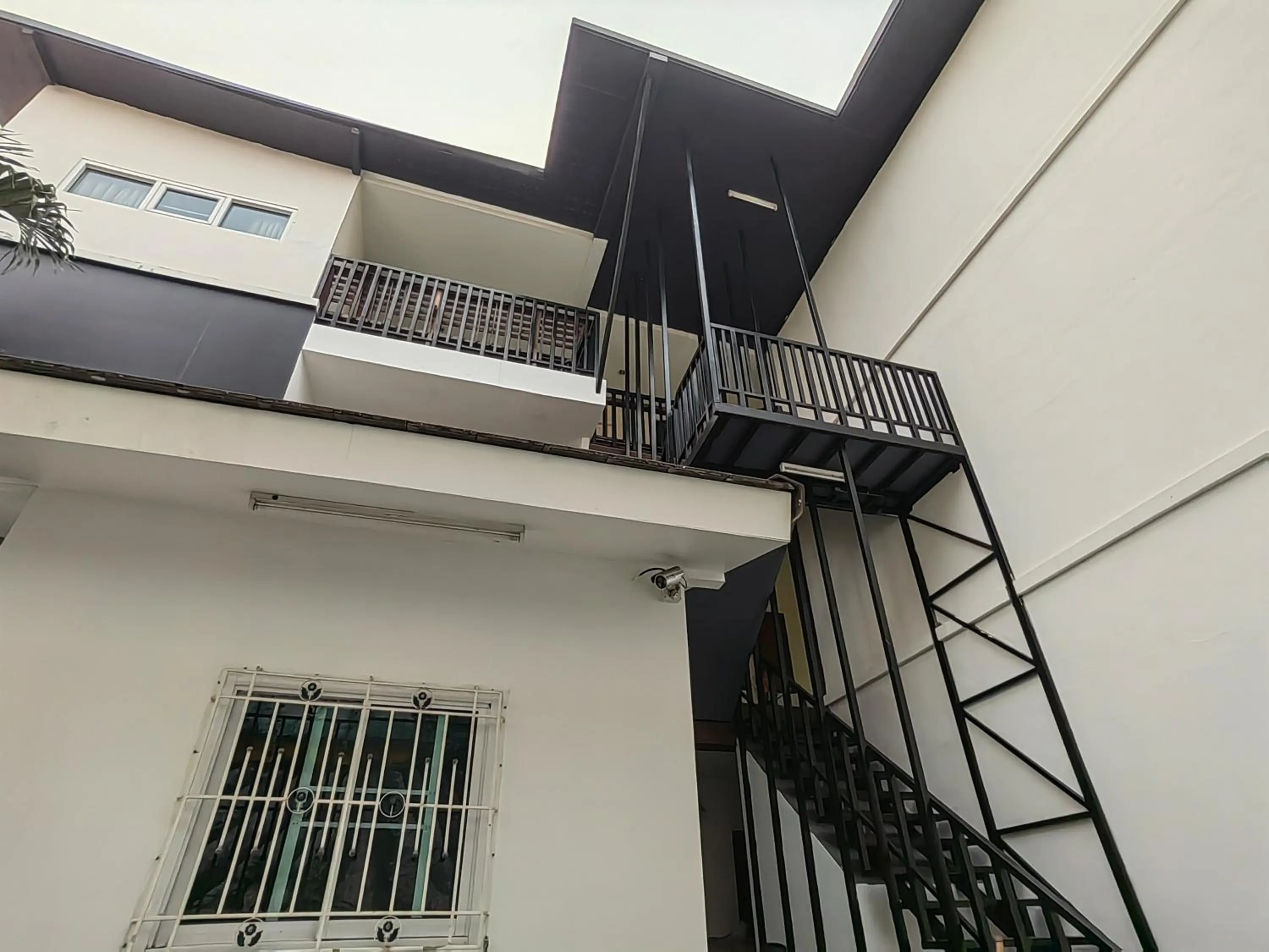 Property building in Kaysorn Residence and Guest House