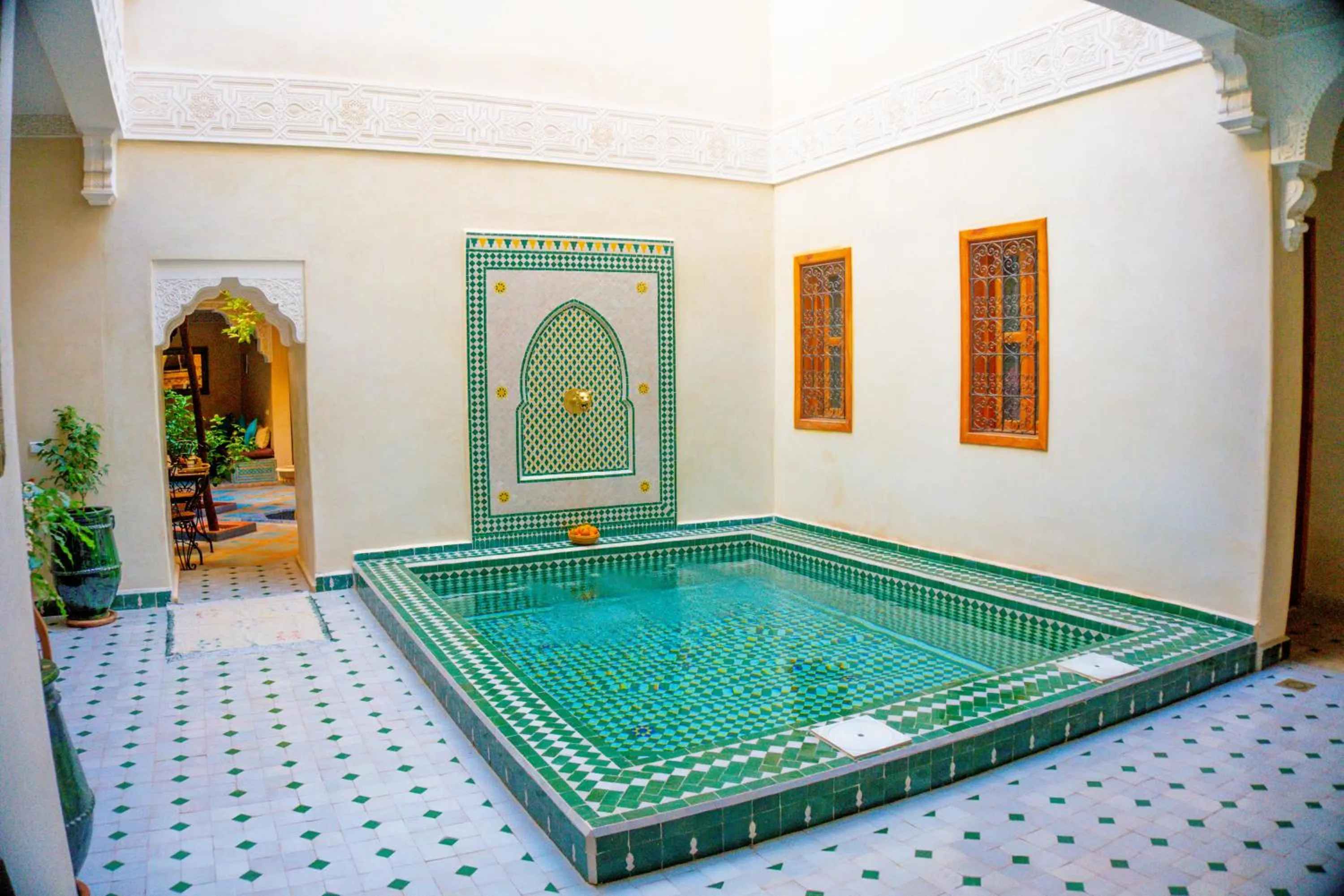 Swimming pool in Riad Louaya
