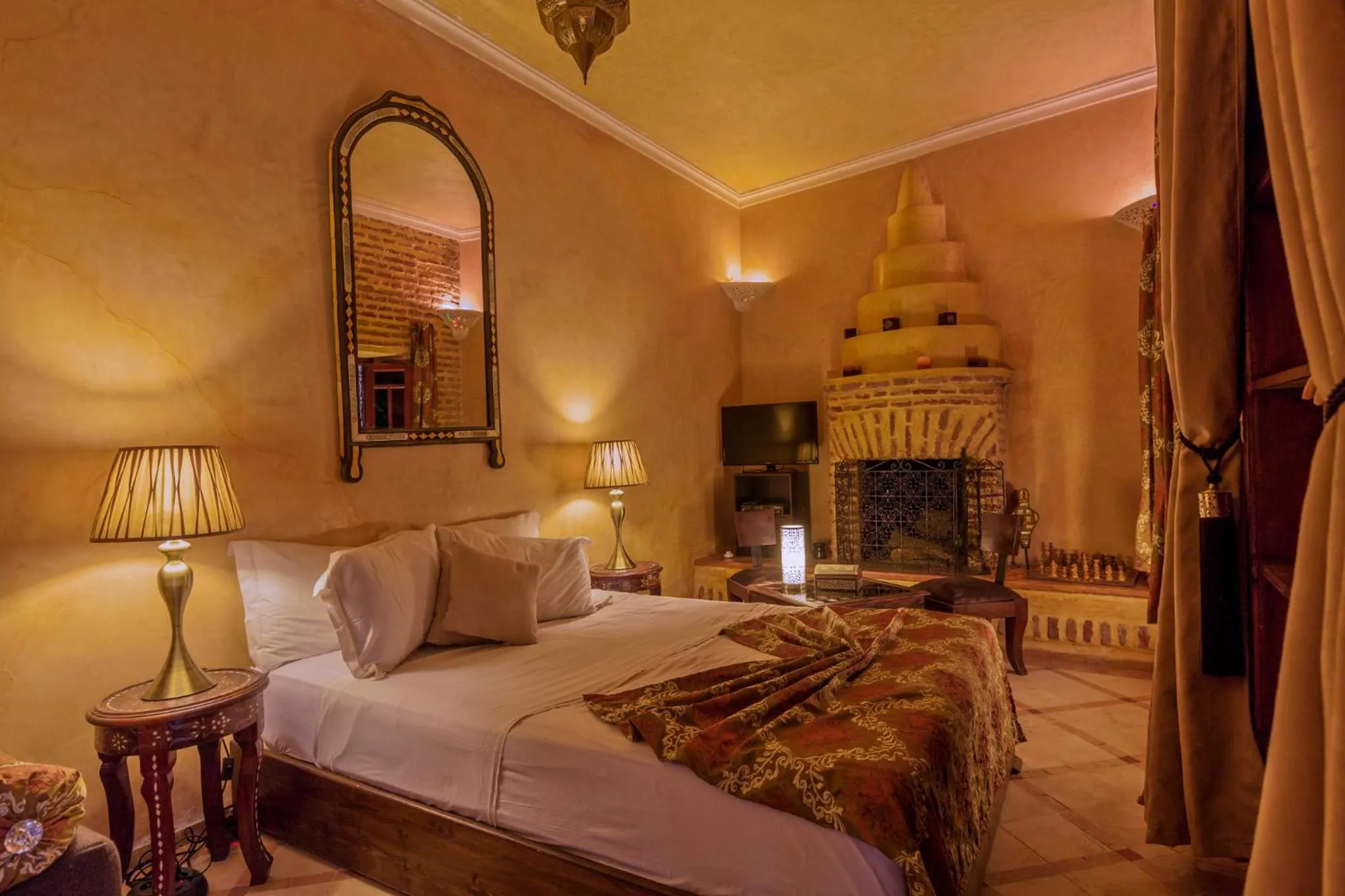 Photo of the whole room, Bed in Riad Louaya
