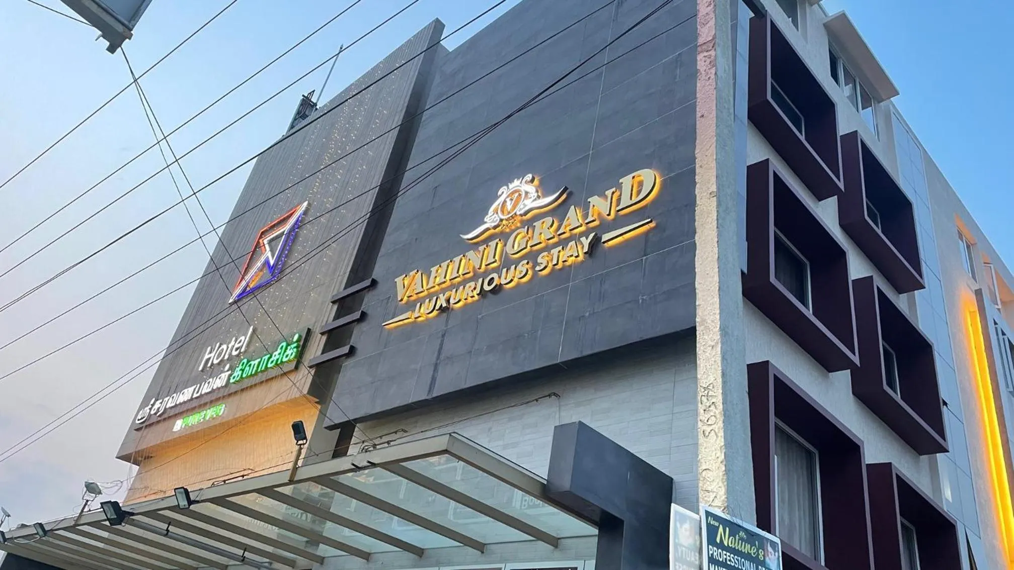 HOTEL VAHINI GRAND