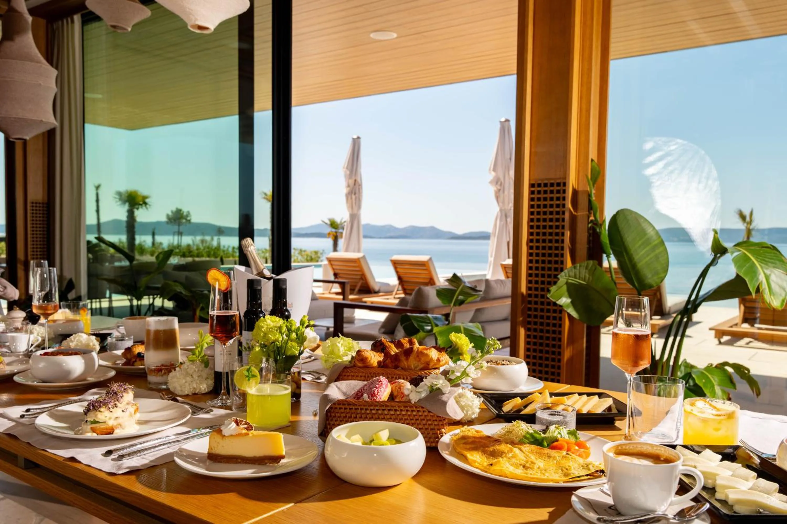 Food and drinks in LIOQA Resort