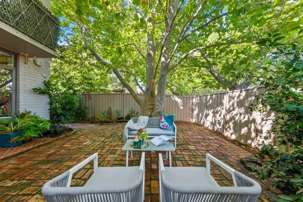 Romantic Retreat with Garden