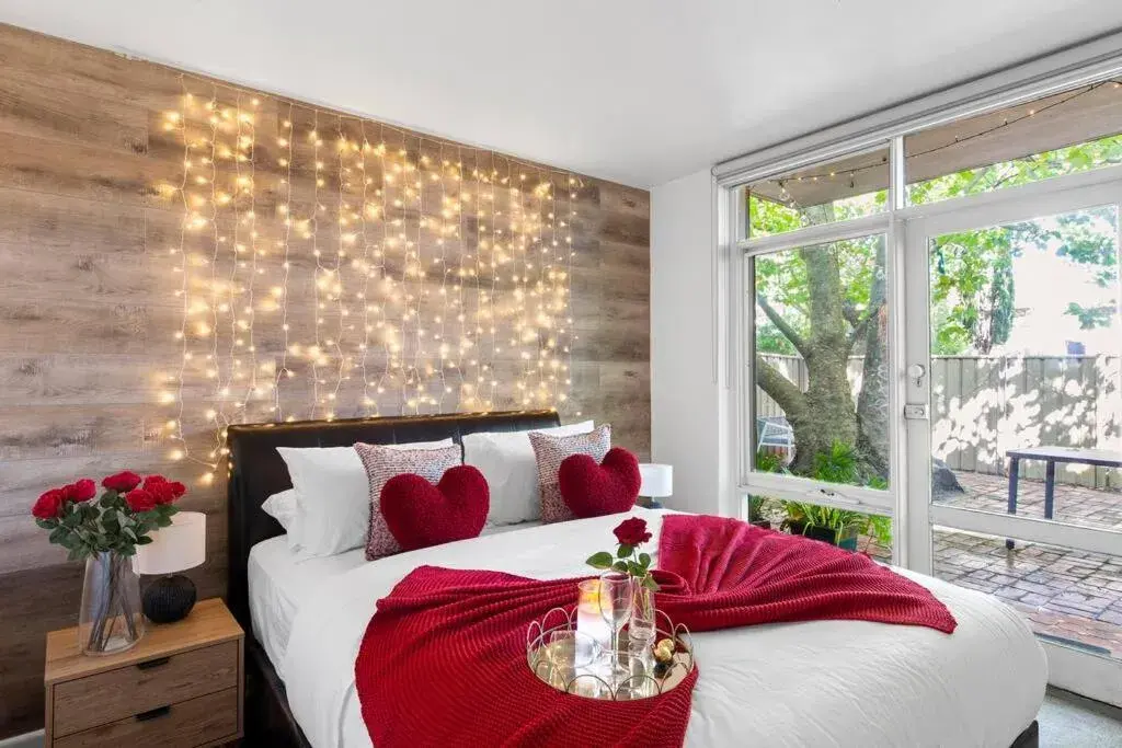 Romantic Retreat with Garden Romantic Retreat with Garden