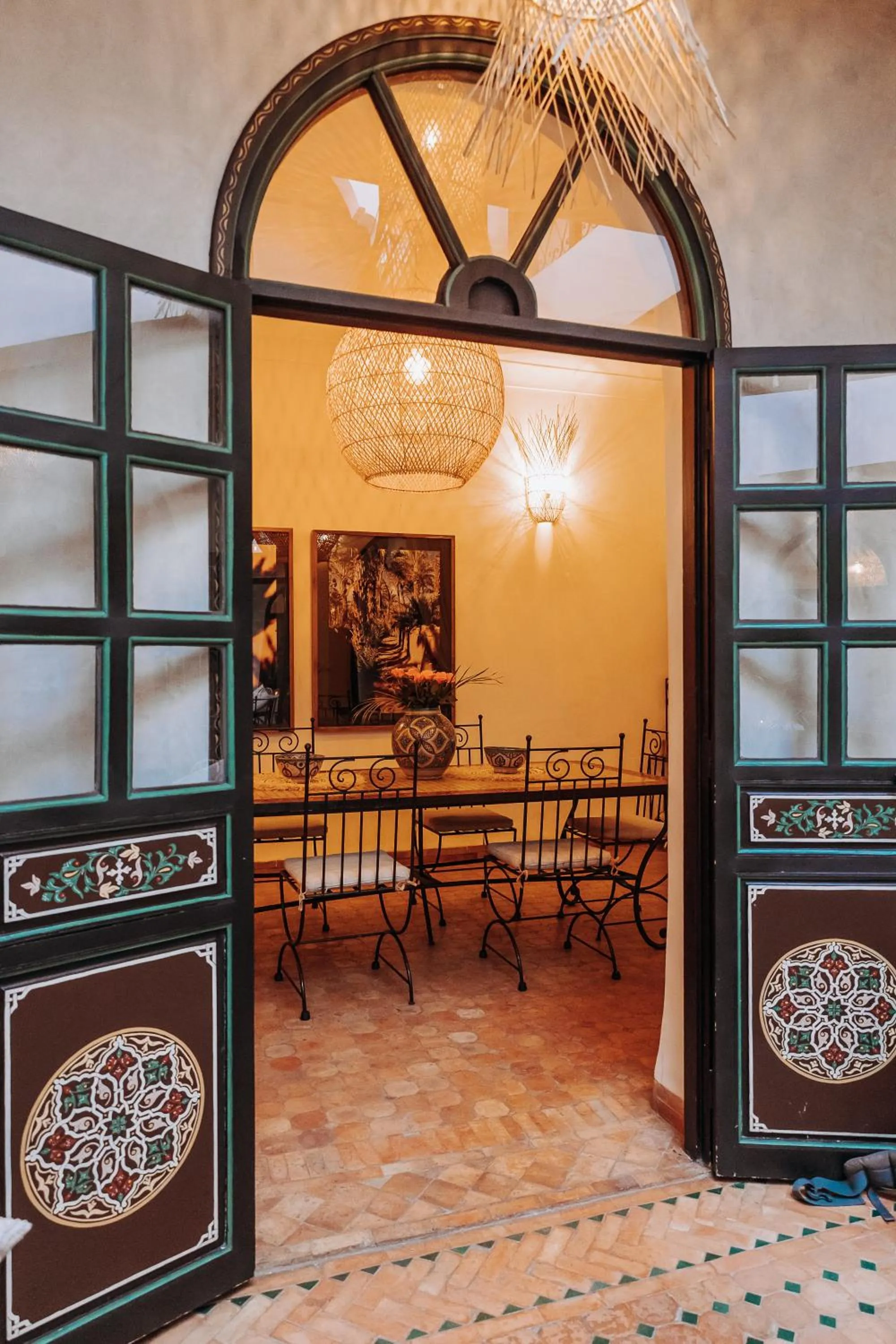 Restaurant/places to eat in Riad Bamaga