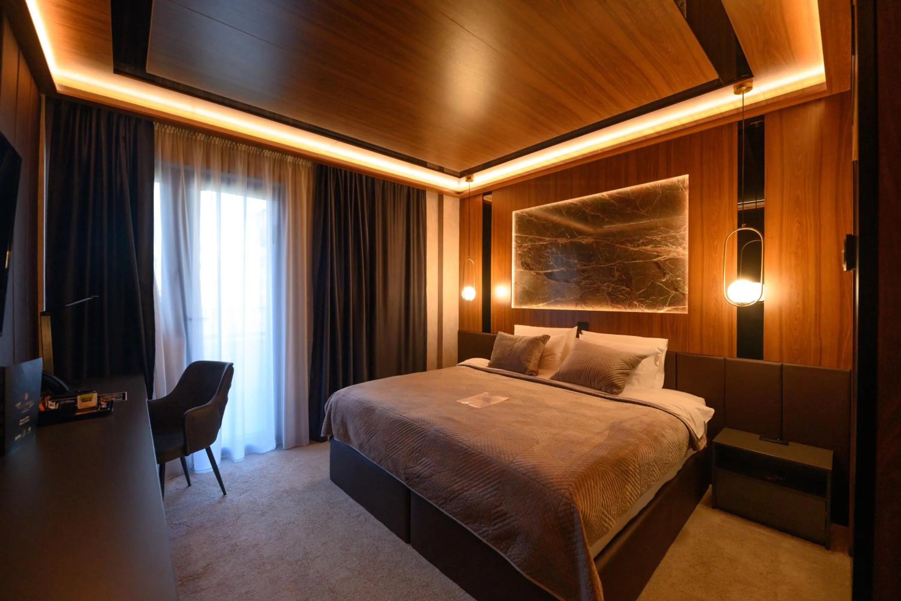 Bedroom, Bed in Hotel Macedonia Square